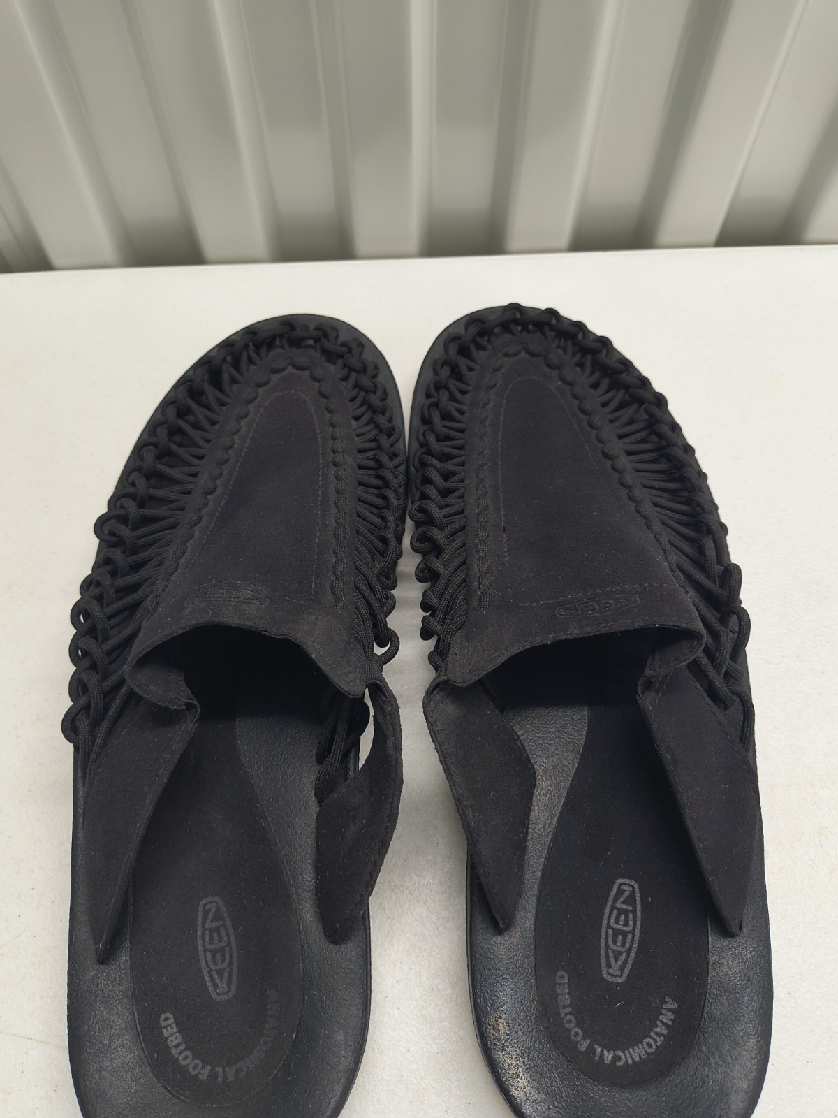 Keen Men’s Uneek Black Slides Suede Sandals Men’s Sz 14