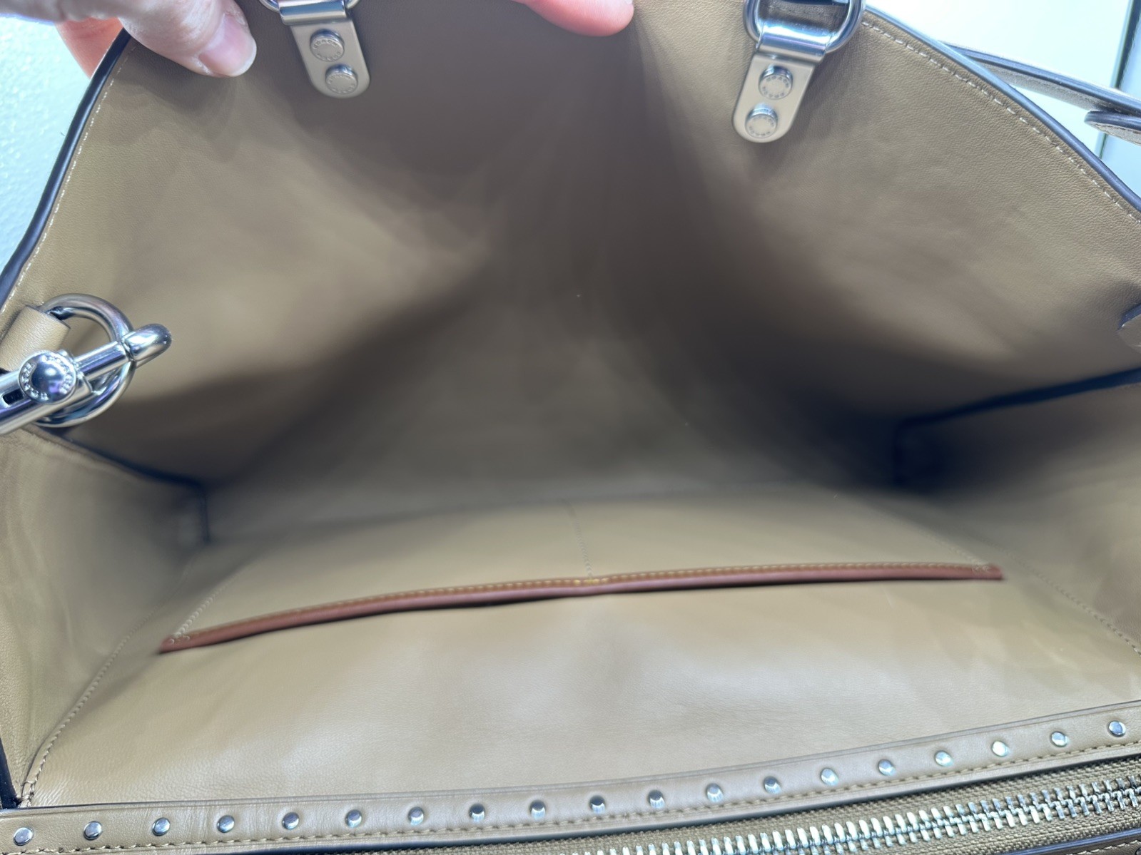 COACH Rogue 39 w/ Silver hardware & Peanut Suede CU750