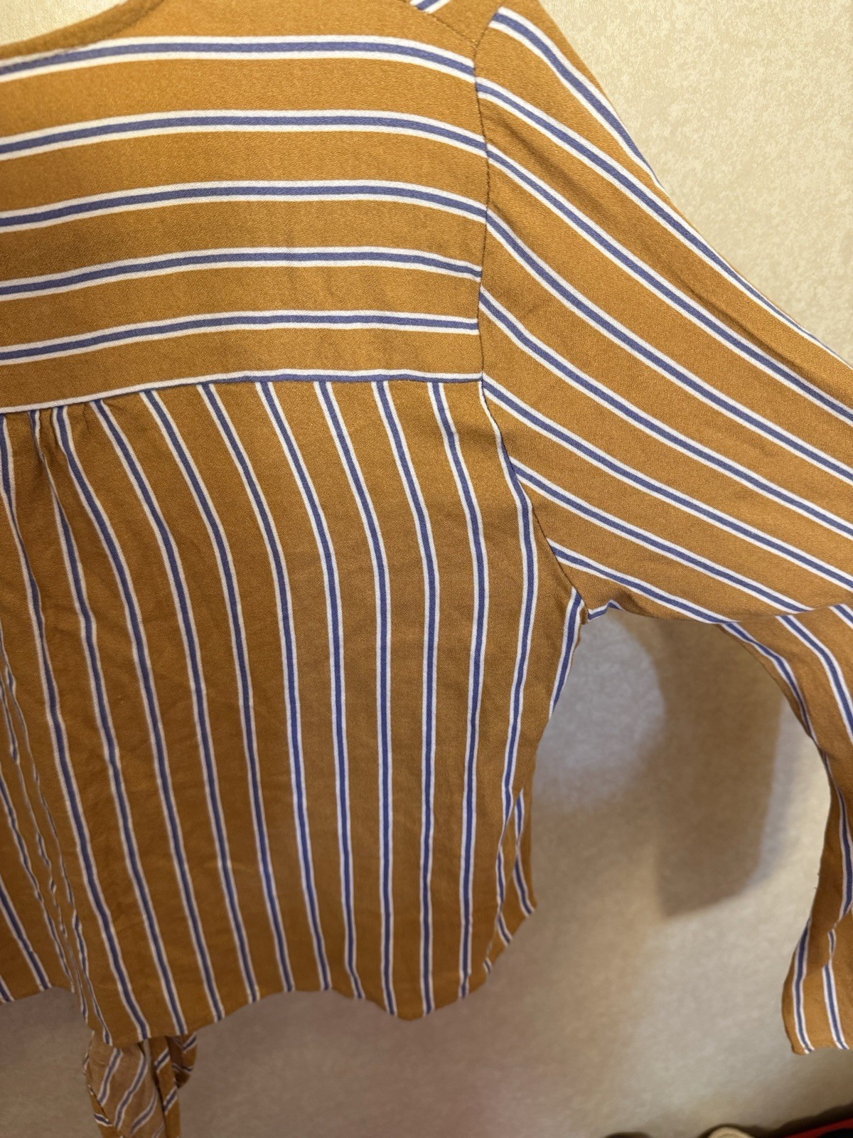 Urban Romantics Blouse Women’s Medium Orange Blue Button V-Neck Stripe Crop Top