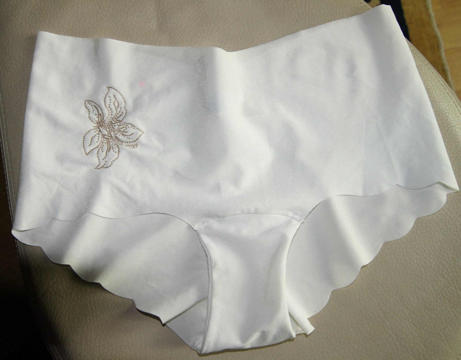 Sloggi White Seam Free Lazer Cut “Light” Deep Shorts