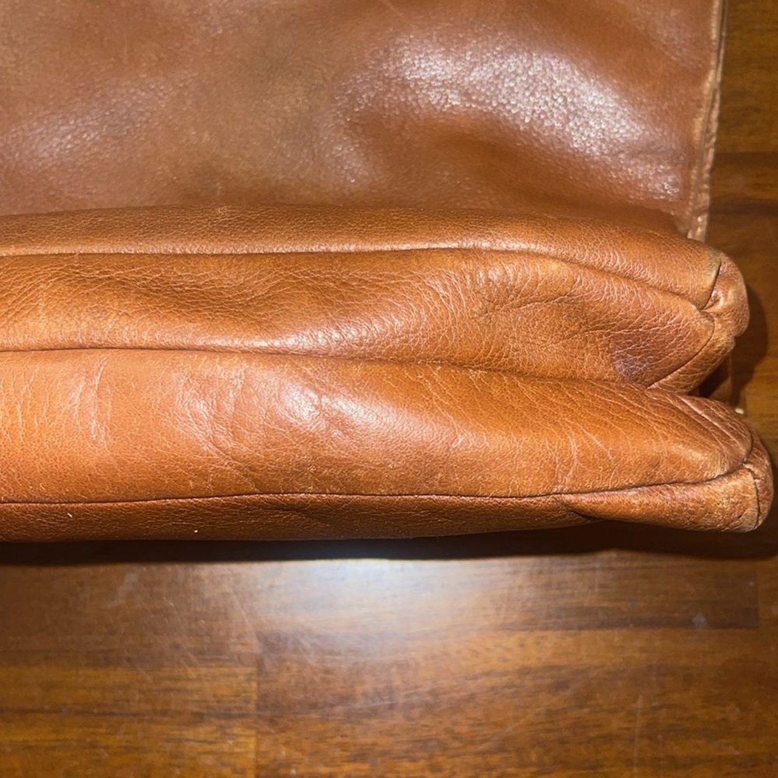 Coach Madison Pebbled Leather Shoulder Bag. Camel brown. Code 27858.