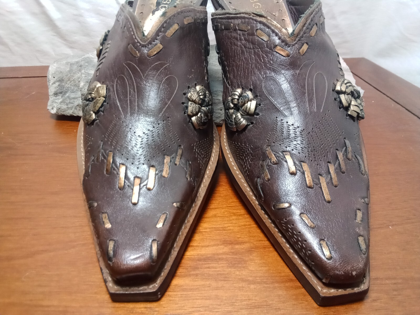 BCBG Women’s Sz. 6 B / 2.25 in Block Mule Witch Clogs thick soft leather
