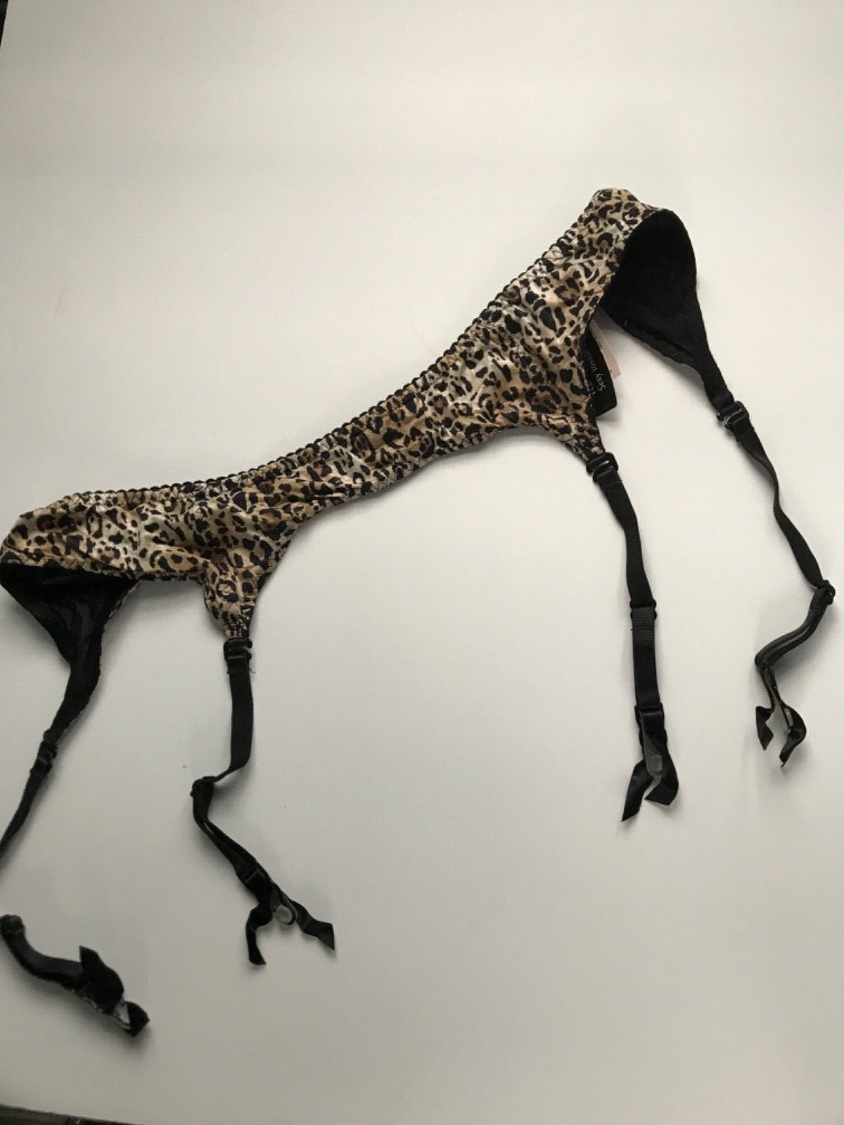 Victoria’s Secret Garter Belt Very Sexy HTF Reversible Animal/Black NWT One Size