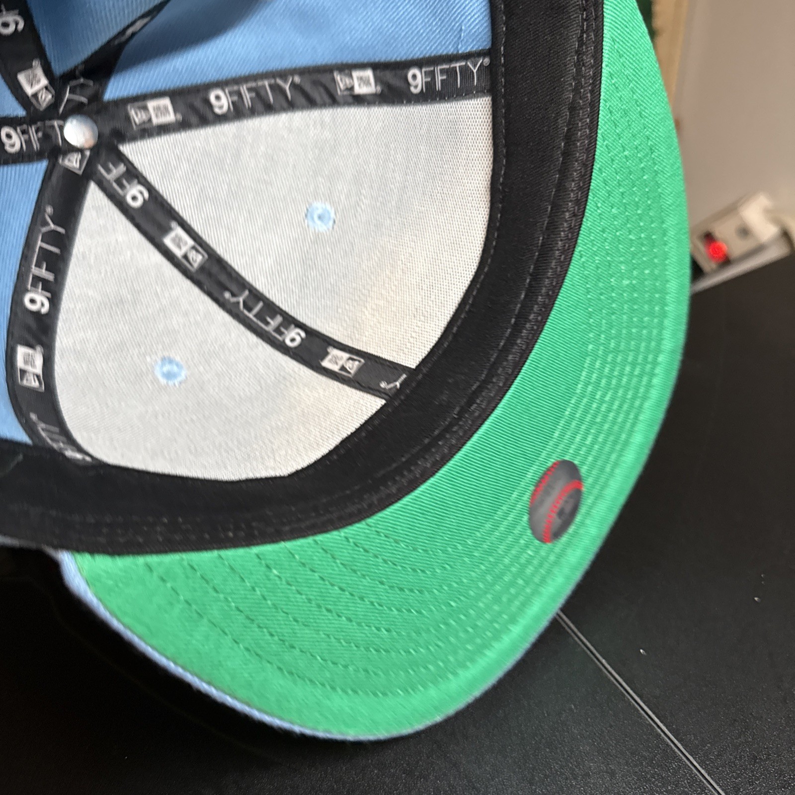 New York Yankees Light Blue Rose Green Brim 9FIFTY SnapBack Hat