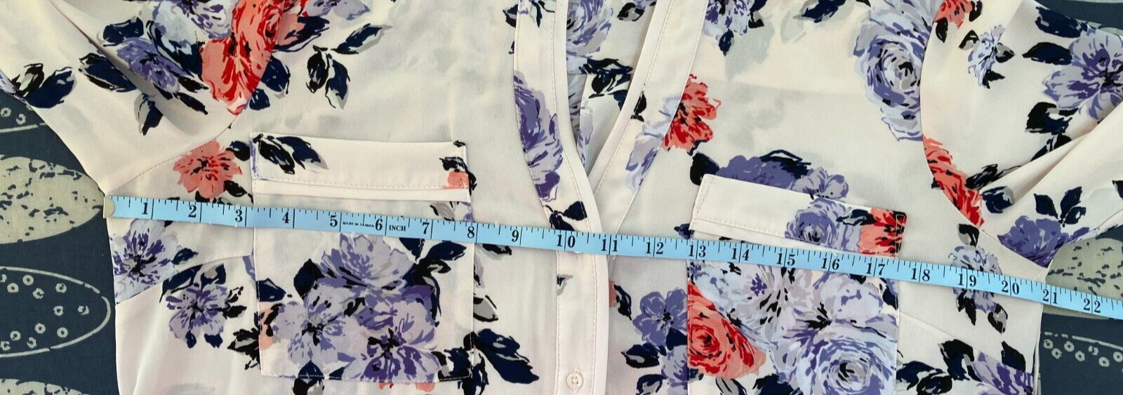 Candie’s Roll Tab Sleeve Floral Blouse – Size Large – Cream/Multicoloured