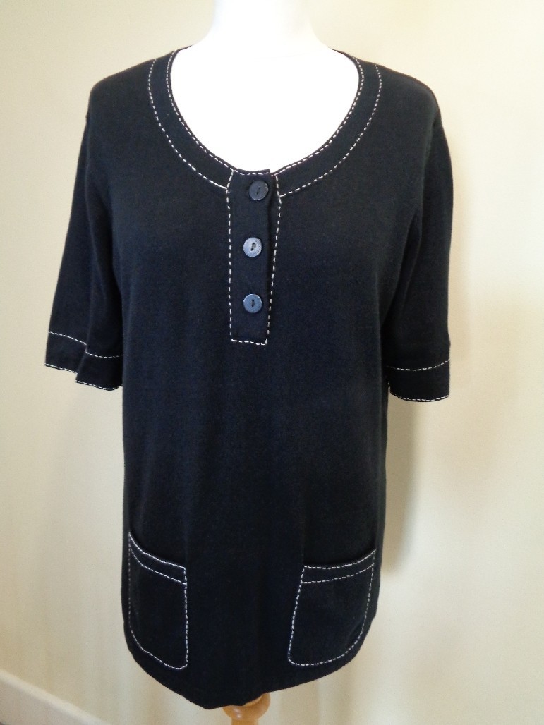 ESCORPION BLACK TOP WITH WHITE STITCH DETAIL AND POCKETS – SIZE LARGE