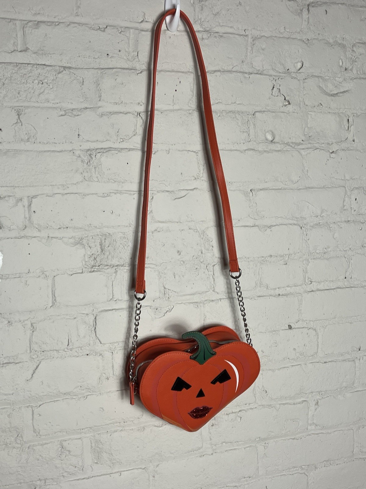 Betsey Johnson Halloween XO GINGER PUMPKIN Heart Kitsch Crossbody Bag Purse NWOT