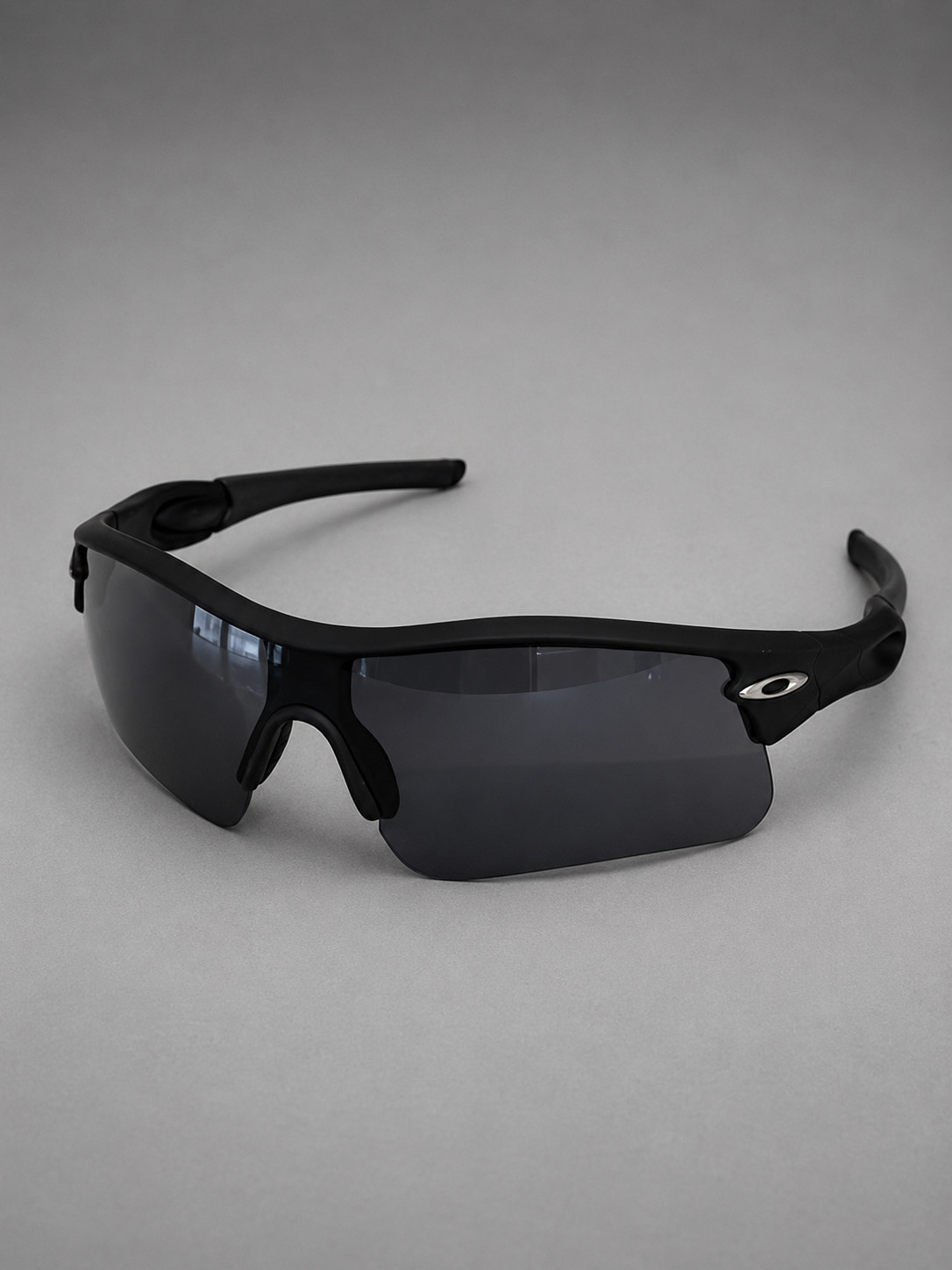 Oakley Sunglasses 1:1 Radar (No Scratches) Perfect for this Summer!
