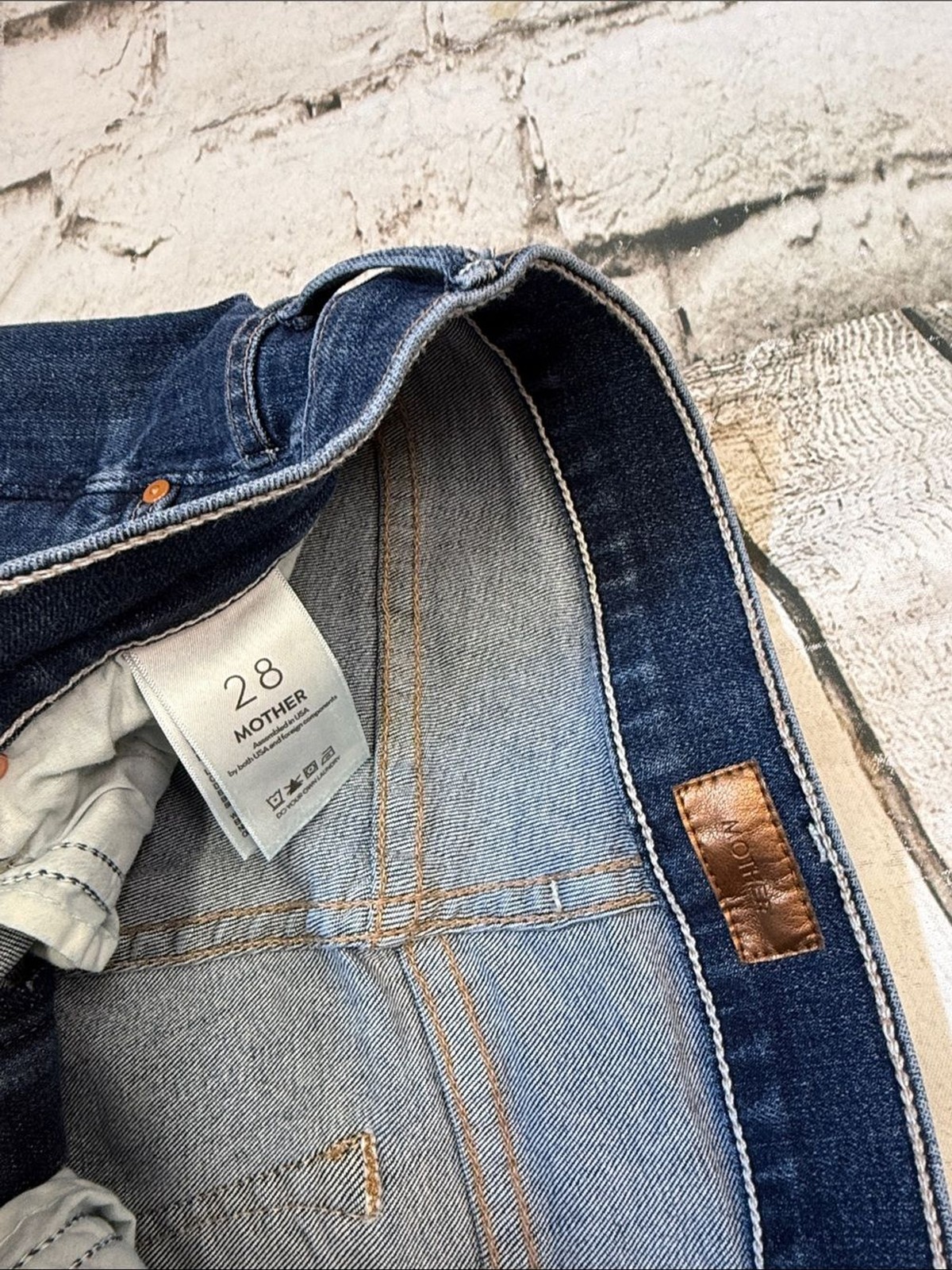 MOTHER Jeans 28 The Insider Crop Step Fray in Teaming Up Dark Wash