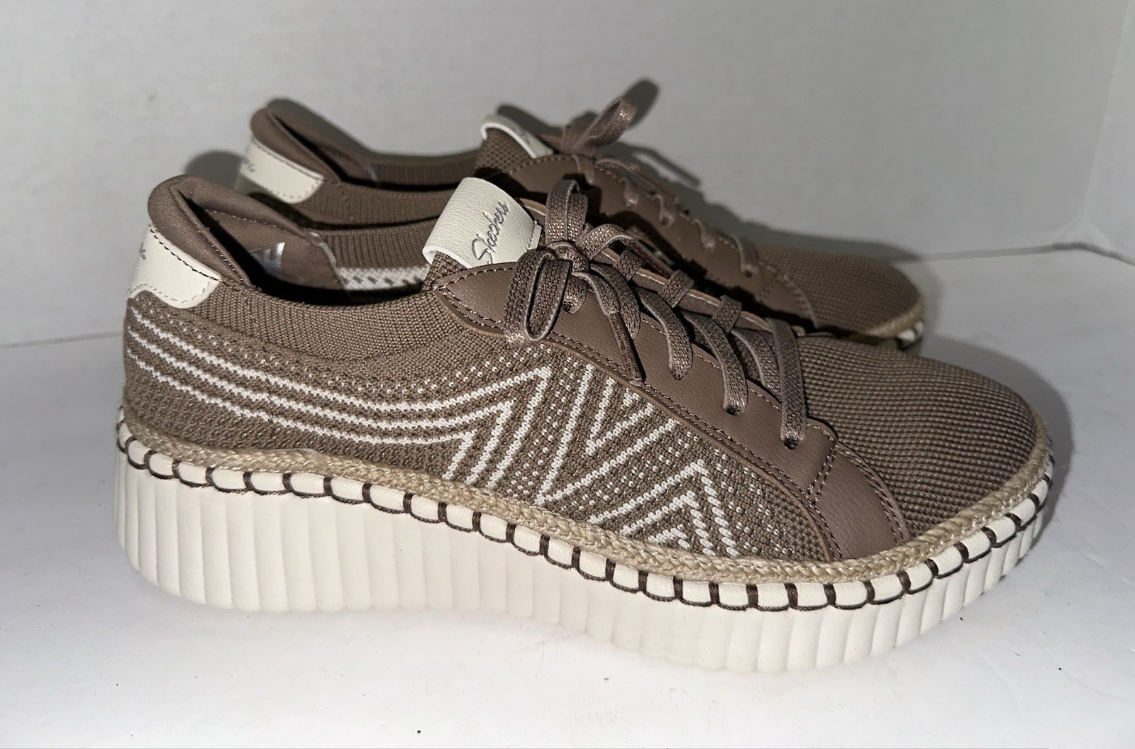 Skechers Womens Shoes Wilshire Blvd Sz 7.5 Mocha Brown