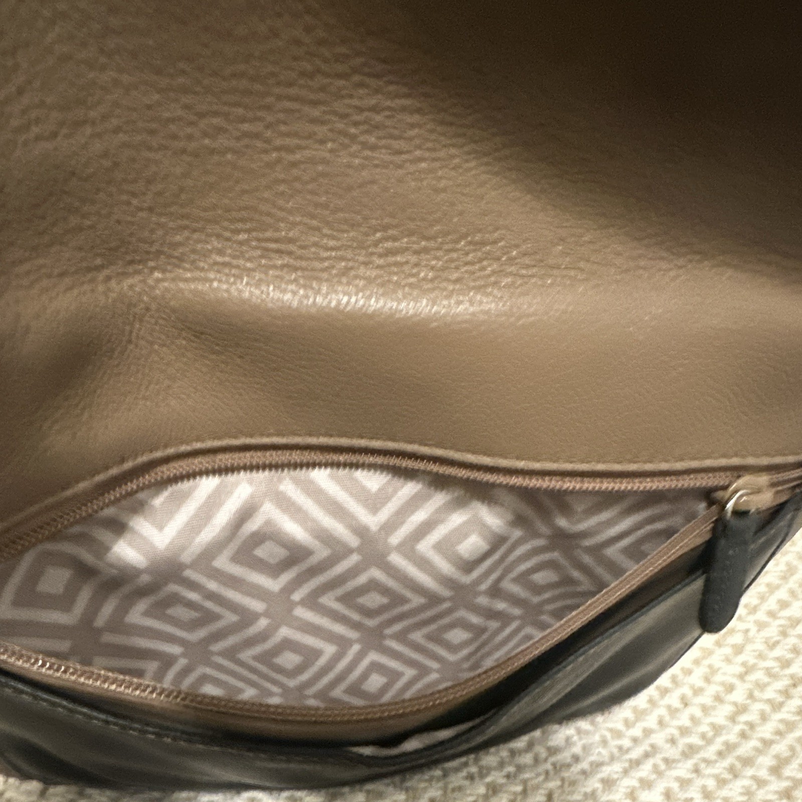 Brighton Black Tan Geometric Crossbody Silver Buckle Zip Magnetic Lined Pockets