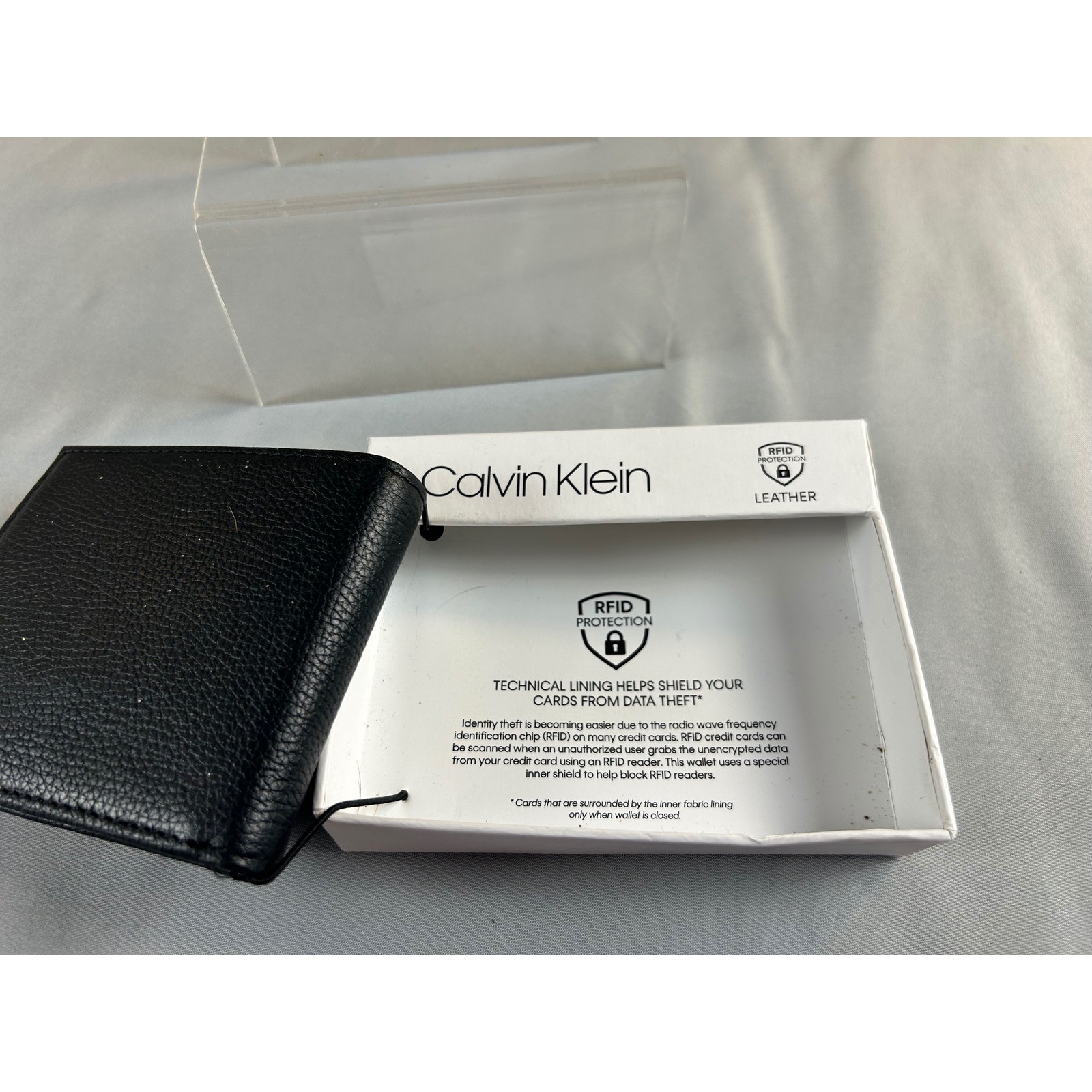 Calvin Klein Mens Black Leather RFID Bifold Wallet Pebbled Logo PCNX000052
