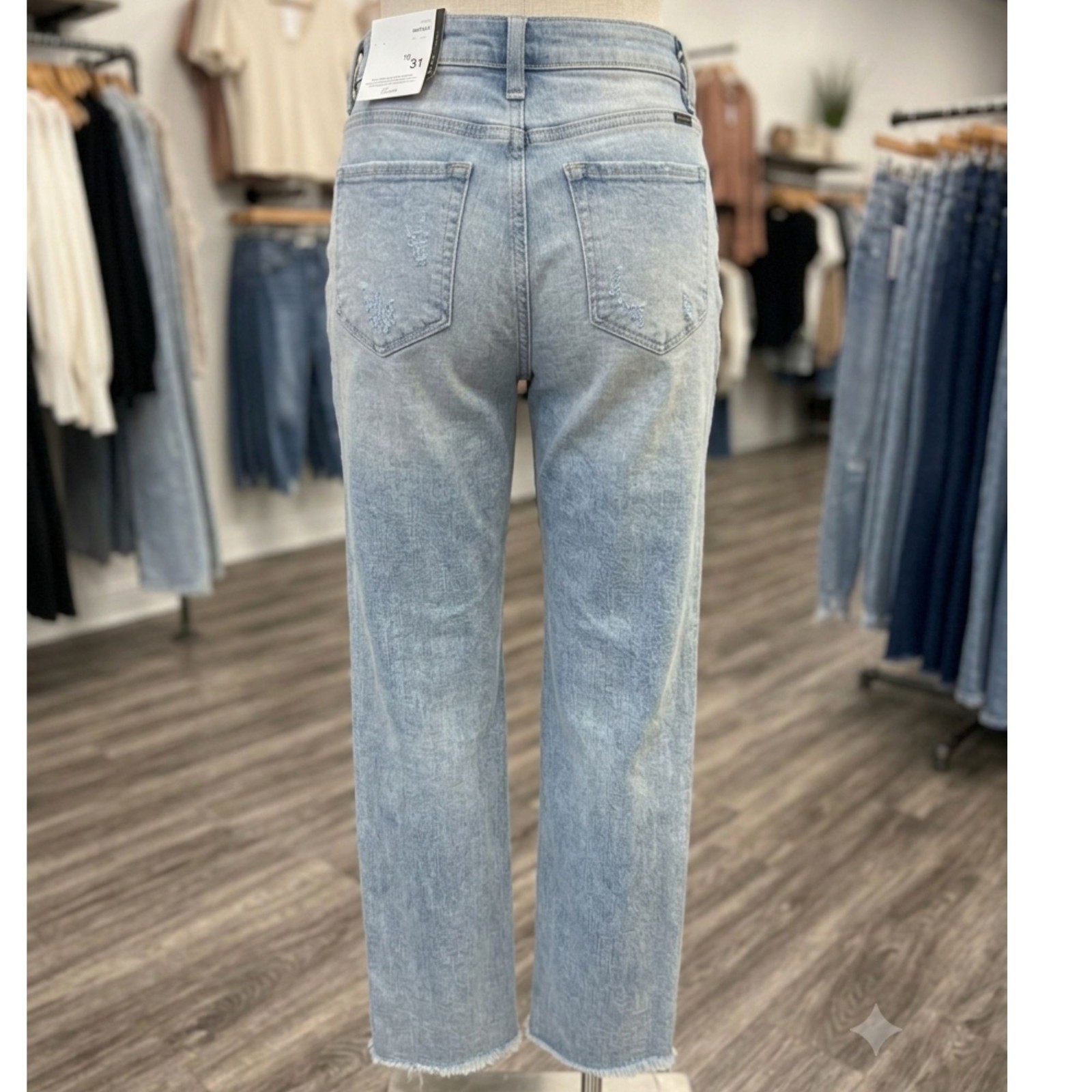 NWT KanCan High-Rise Distressed Button-Fly Jeans – Light Wash Size 09/28