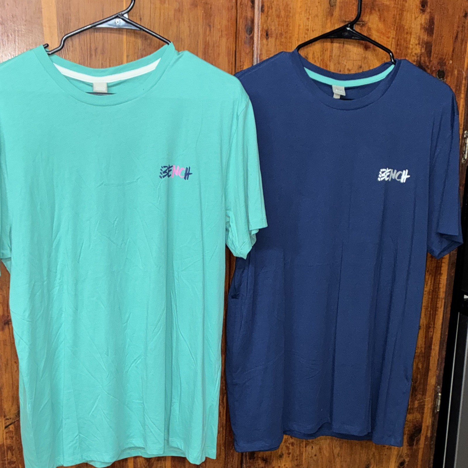 2 Bench Men’s Sz. S Crew Neck Short Sleeve Graphic Logo Tee Blue & Green NWT
