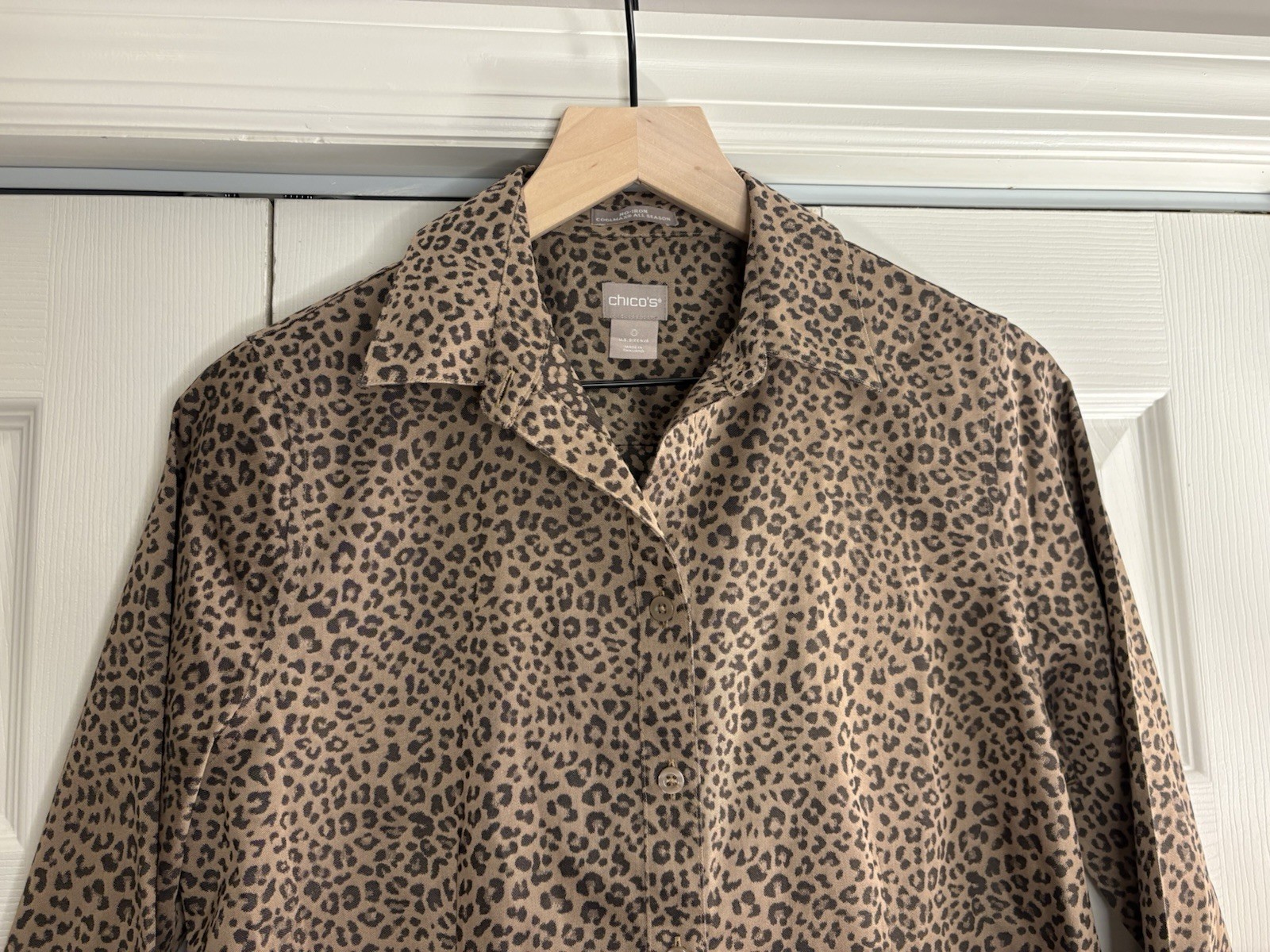 Women’s Chico’s leopard print long-sleeve button-down Chico’s size 0/US size 4/6