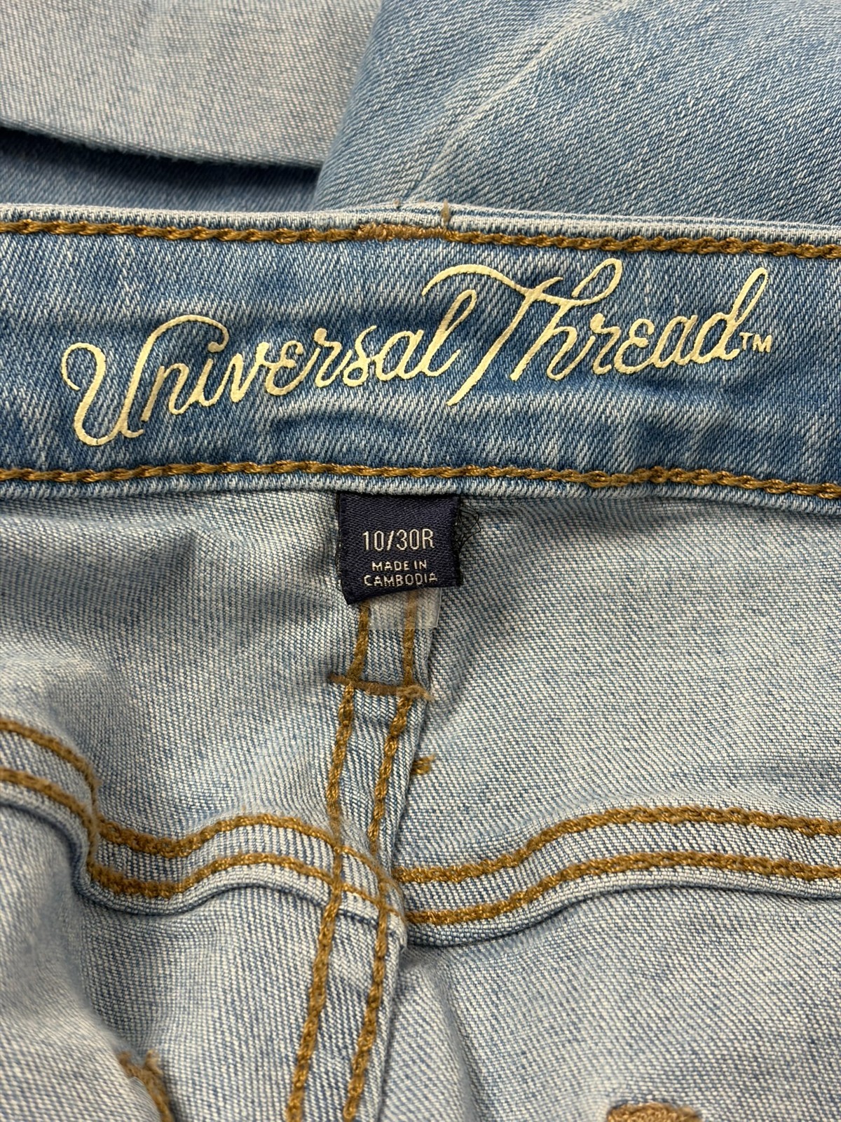 Universal Thread Women’s Mid Rise Skinny Jeans Distressed Light Wash 10 30R EUC