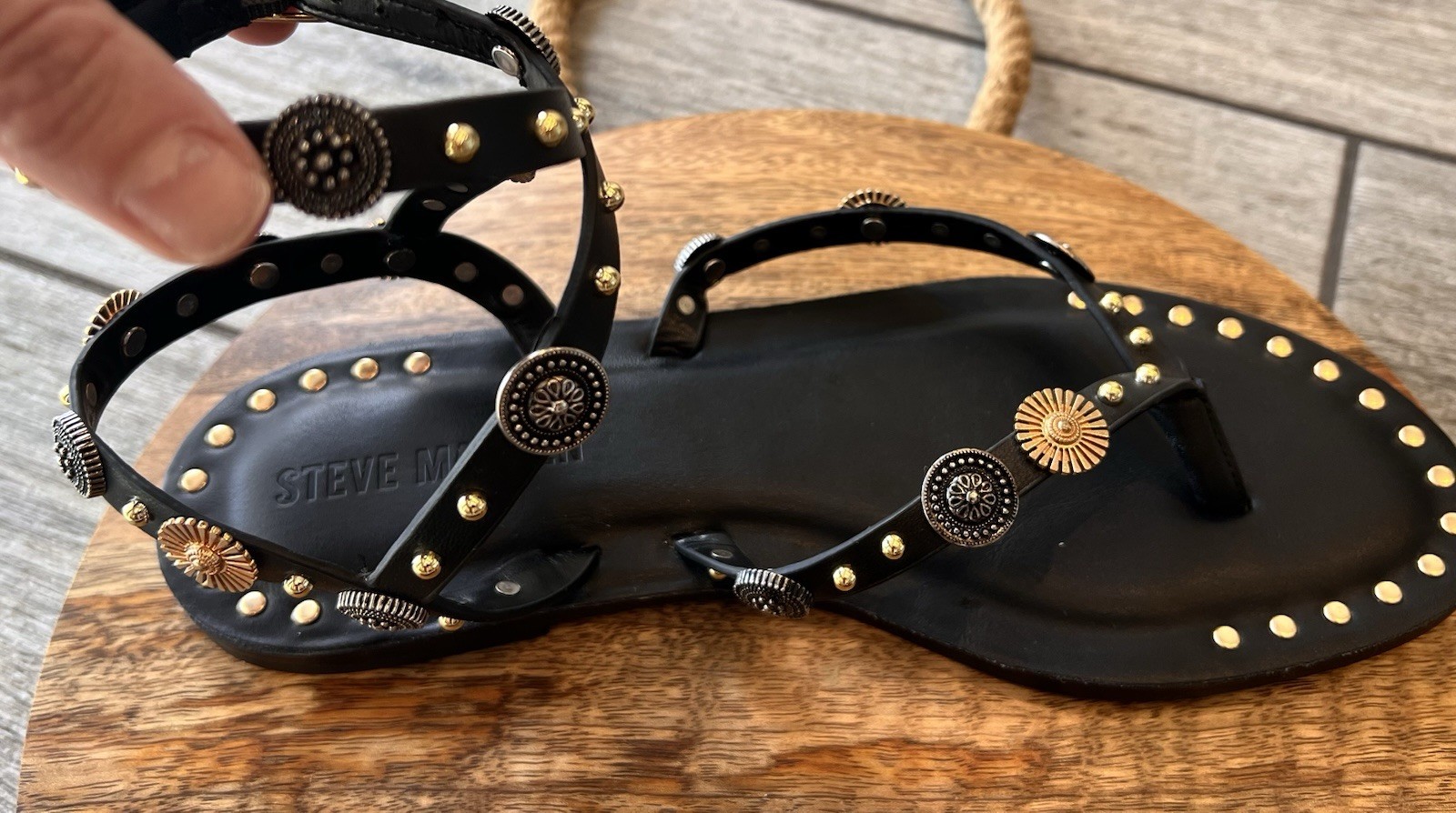 Steve Madden Women’s Recent Ankle-Wrap Studded Flat Sandals Size 9 NEW