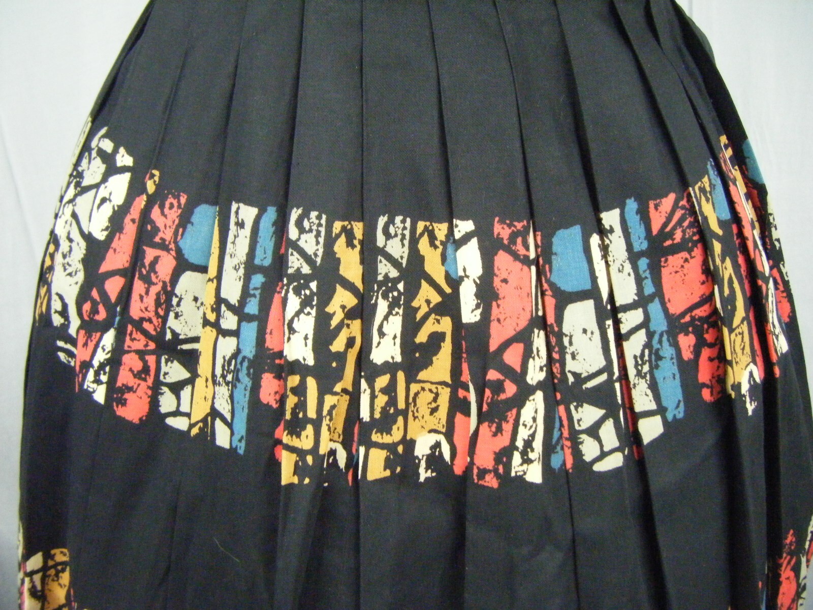 Vtg 50s Color Block Printed Black Pleated Half Circle Cotton Skirt-Waist 24″