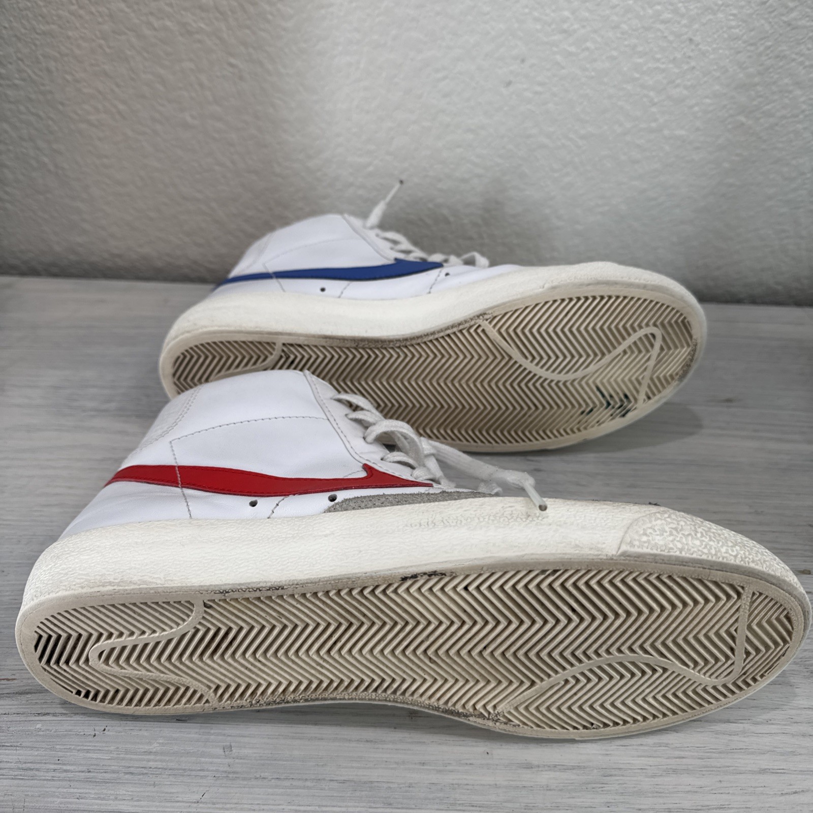 Nike Blazer Mid ’77 Vintage High Top Sneakers White Red Blue Mens Size 8 Shoes