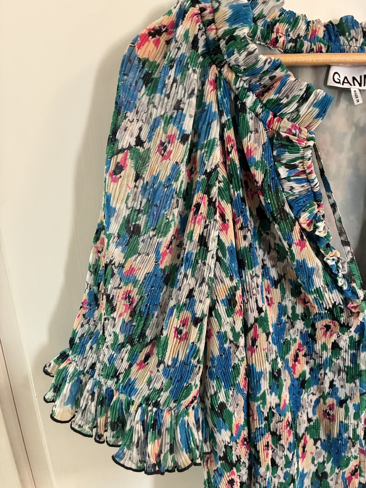 NWT Ganni Women’s Blue Green Multi Floral Pleated Georgette Top Blouse 40 US 8