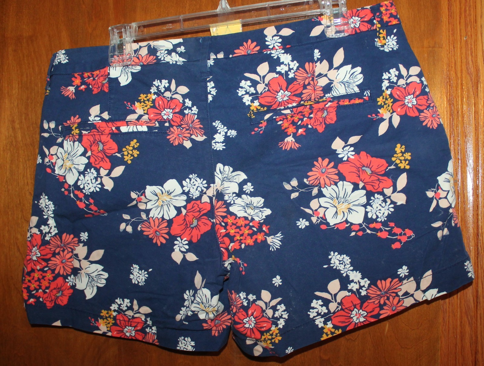 OLD NAVY Ladies’ Sz 12 WALKING EVERYDAY SHORTS (Navy/Orange Floral; 5″ inseam)