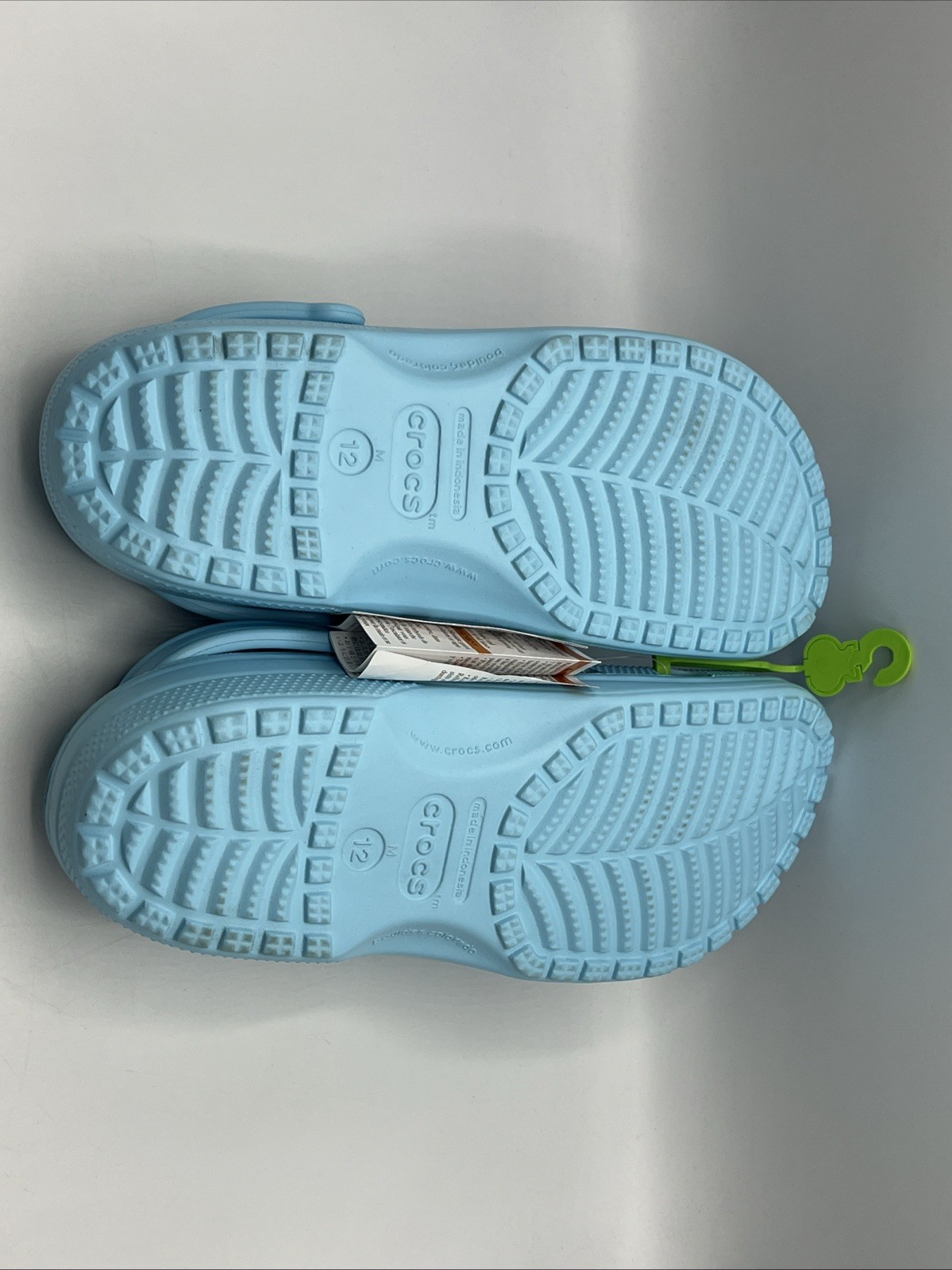 Crocs Classic Clogs Men’s Size 12 Light Blue 10001-411 New with Tags
