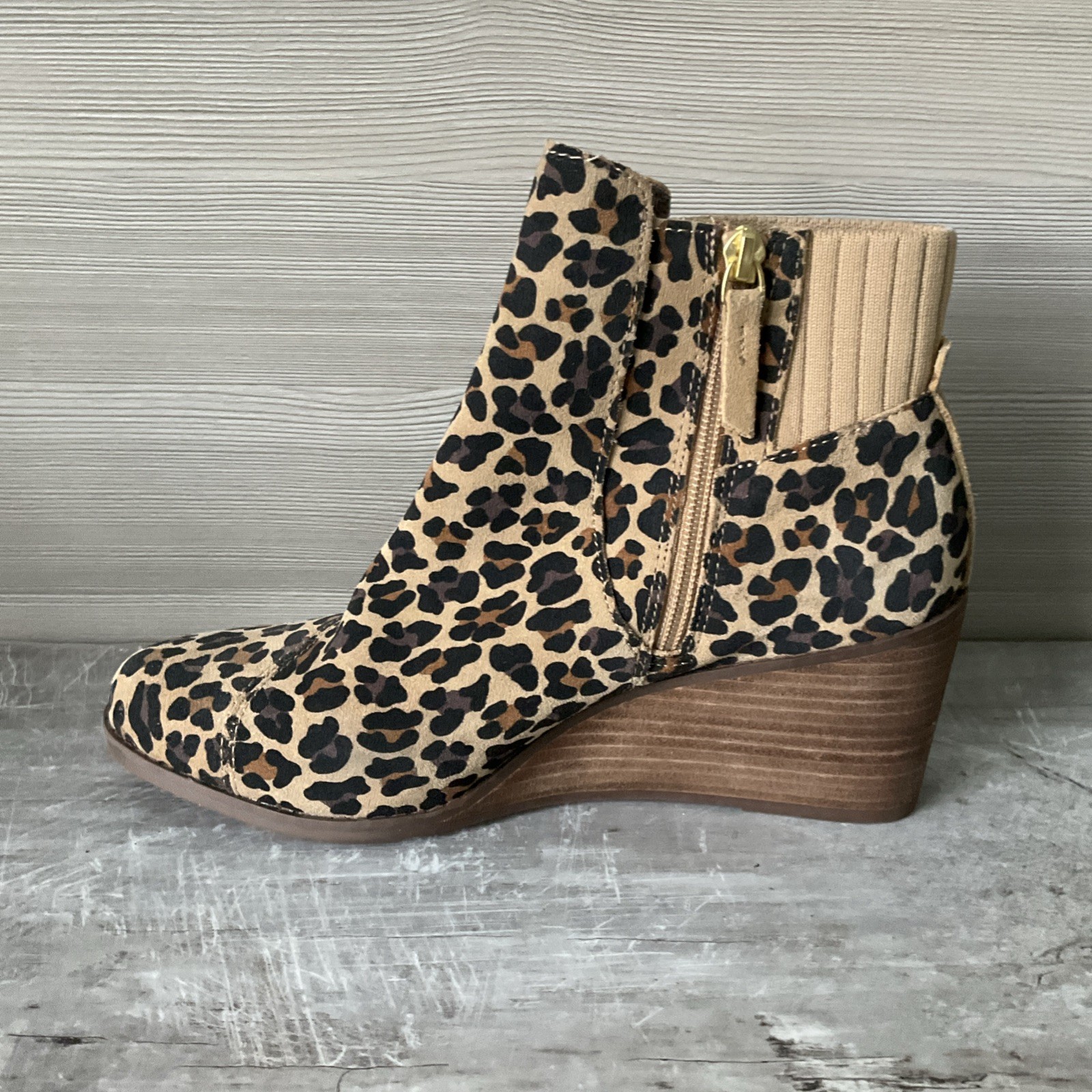Toms Sadie Classic Leopard Print Suede Womens Sz 9 Zip Wedge Booties Ankle Boots