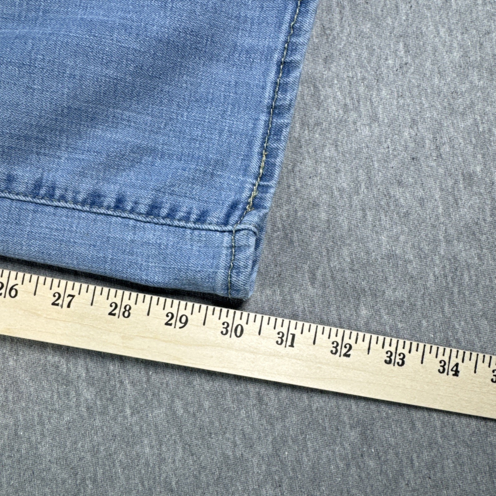 Levi’s jeans 314 Shaping Straight Leg Size 29×32 Light Wash Stretch Blue Denim