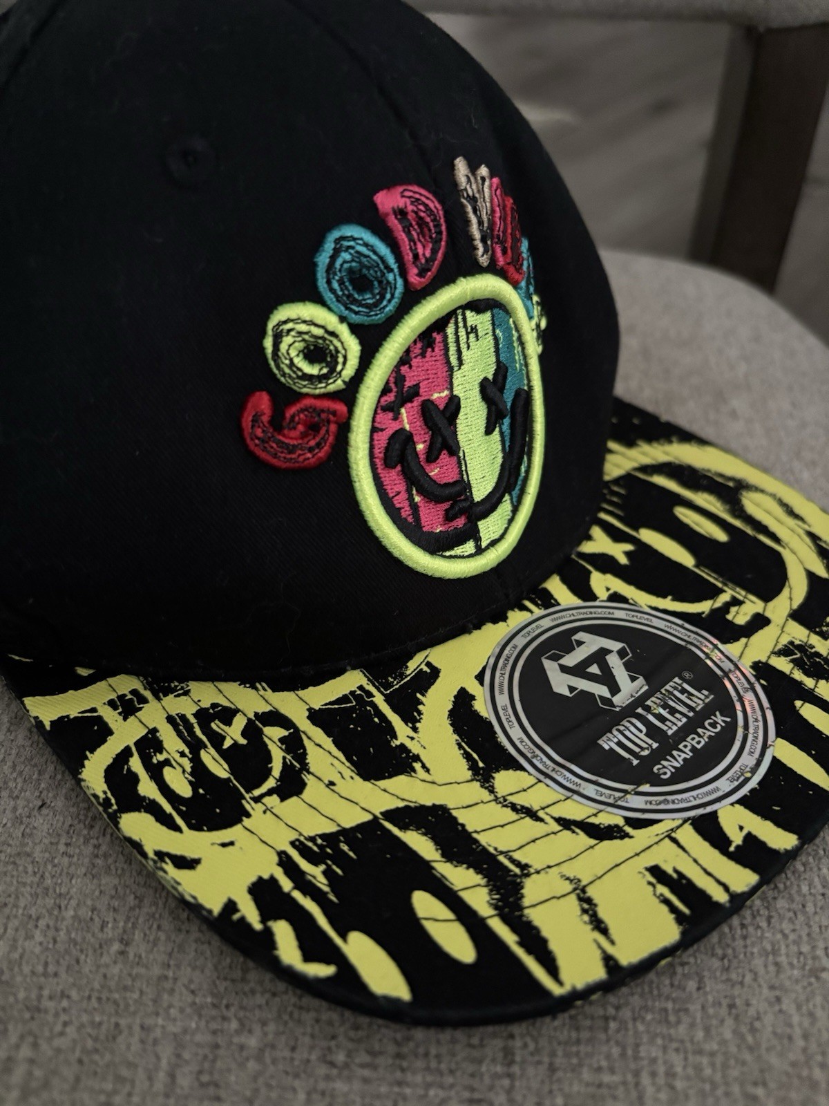 Good Vibes Top Level Smiley Face Graphic OSFM Cotton Flat Brim Cap Hat