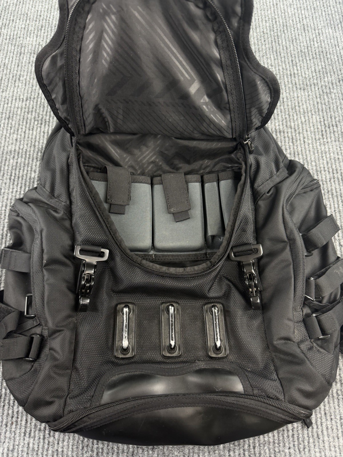 Oakley Kitchen Sink Tactical Backpack Black Read
