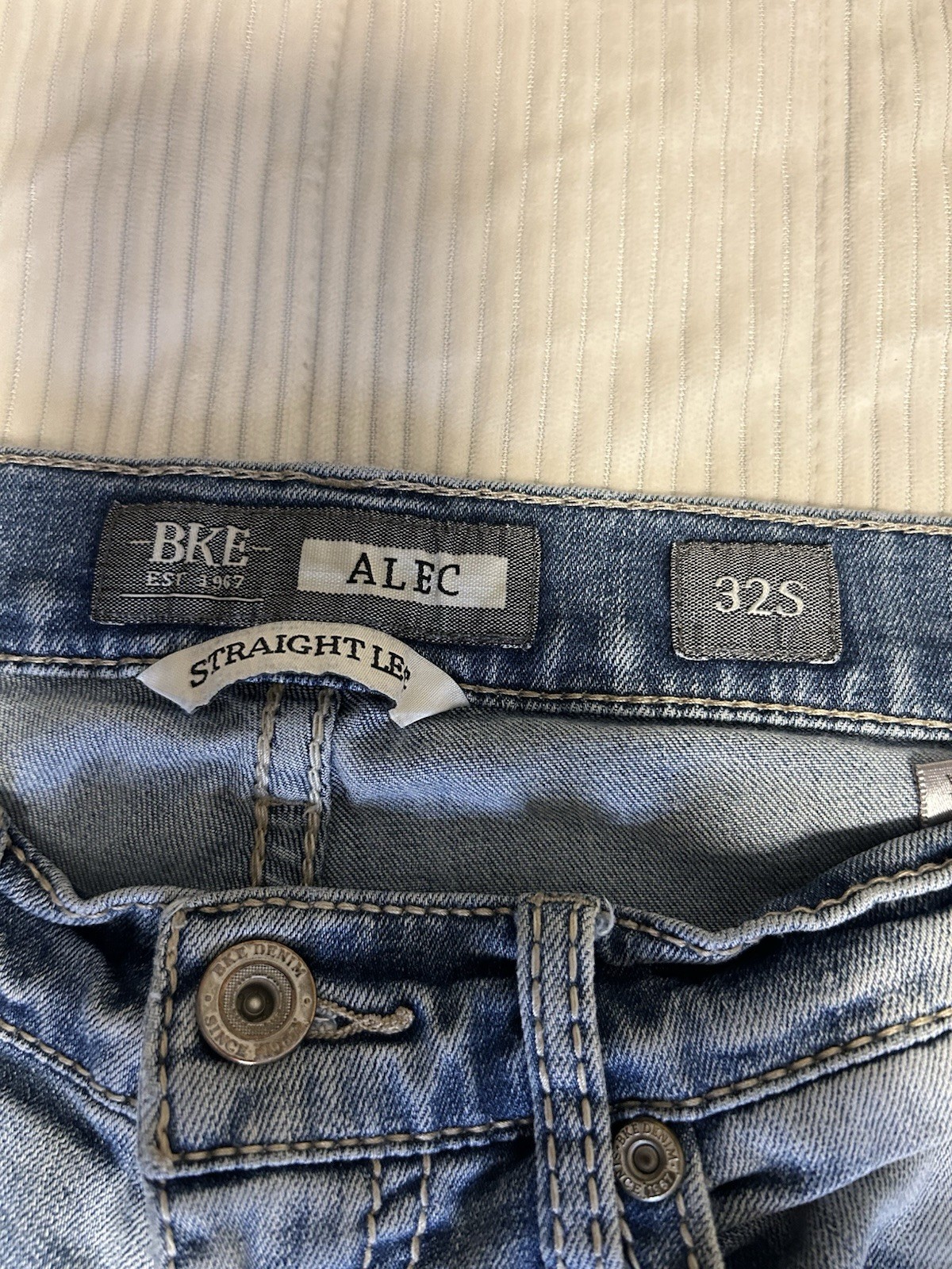 BKE Alec Straight Leg Jeans Mens 32S Medium Wash Blue Distressed Stretch Denim