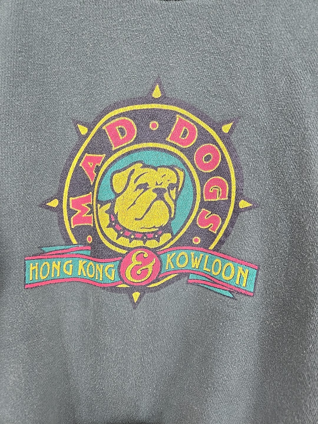 Vintage Mad Dogs Pub Hong Kong Kowloon Sweatshirt Size 46 Green Crop Fray