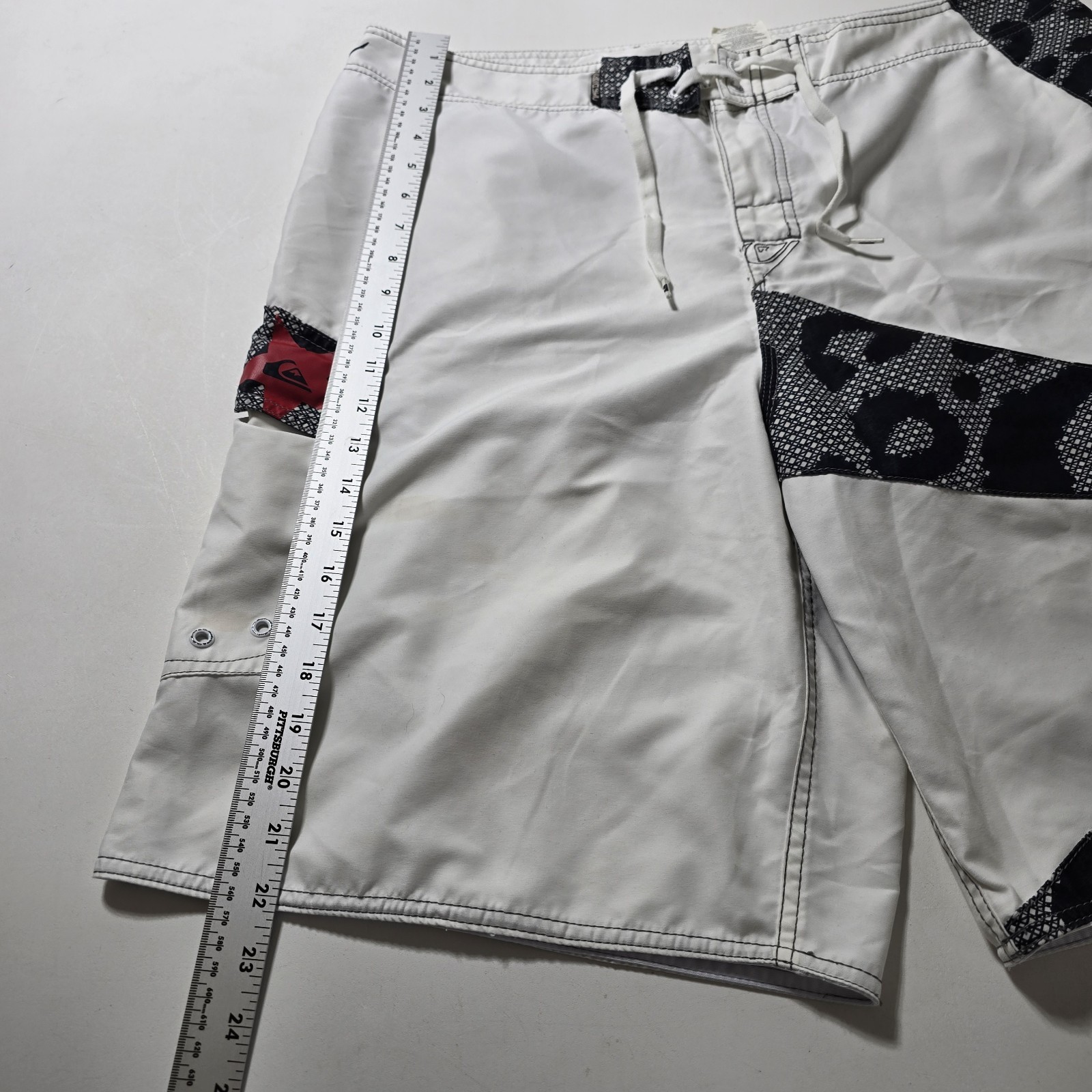 Y2K Quiksilver Board Shorts – 38 Red Star