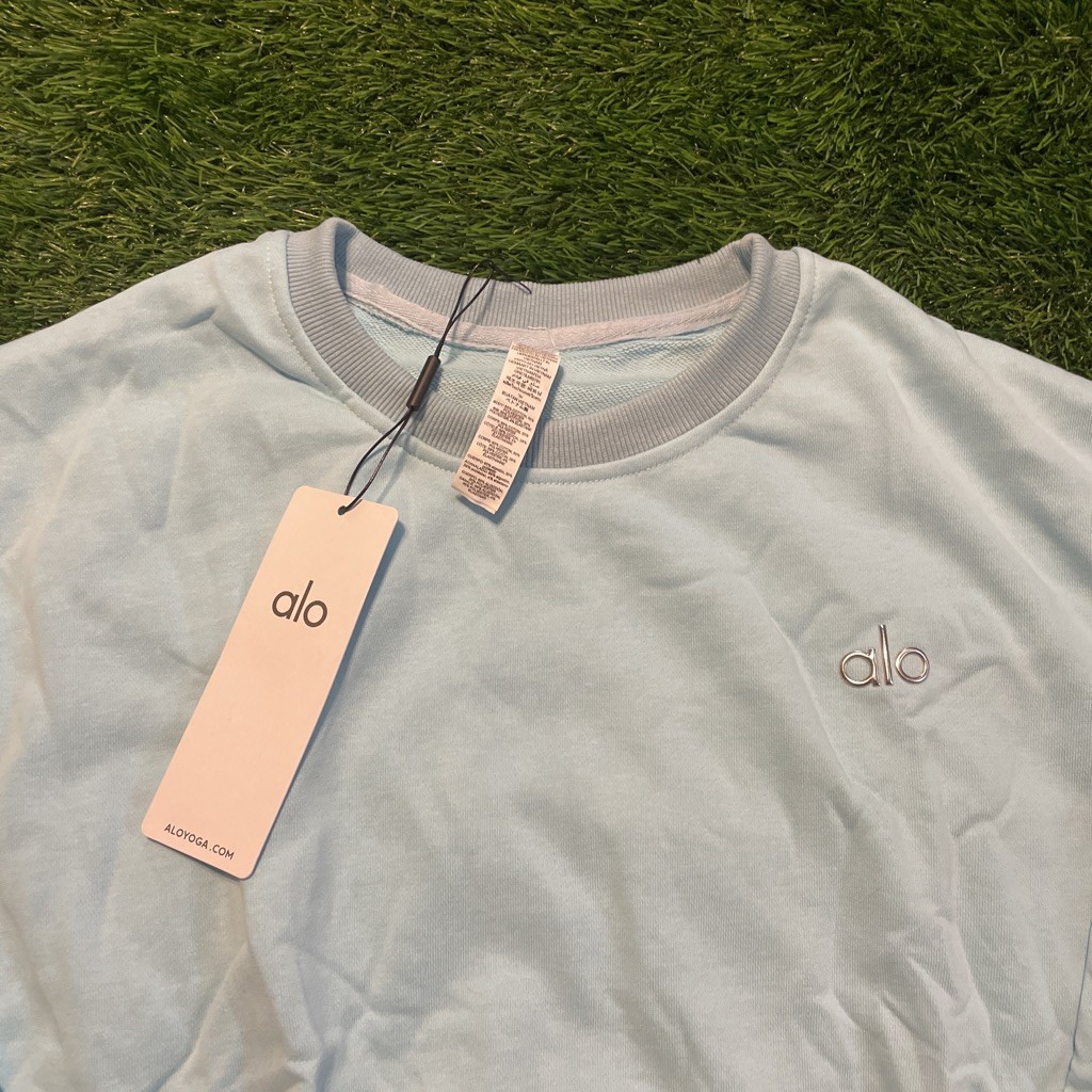 ~AIo Yoga Sports SetAccolade Crewneck Pullover+Shorts ~ Size Large (Light Blue)