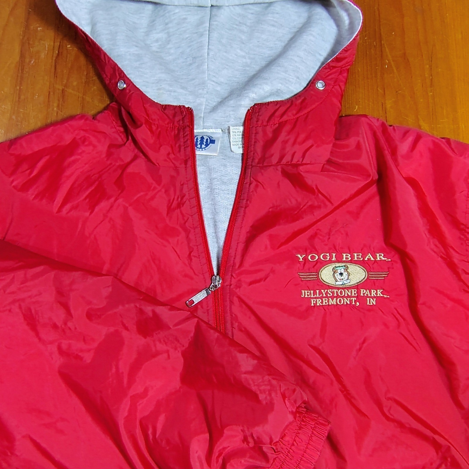 vintage Yogi Bear Jellystone Park Indiana Red Nylon Hooded Windbreaker Jacket