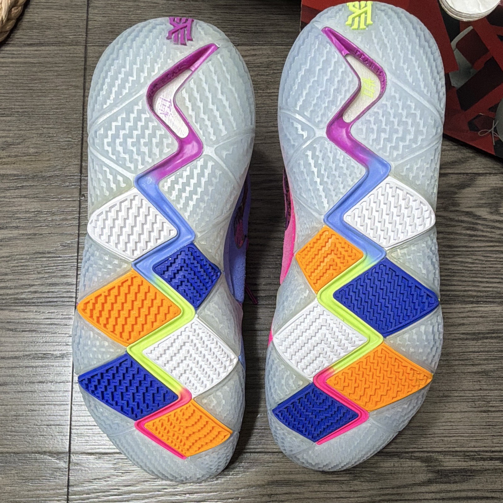 Nike Kyrie 4 Confetti Men’s Mid Top Basketball Sneaker Multicolor Size 12