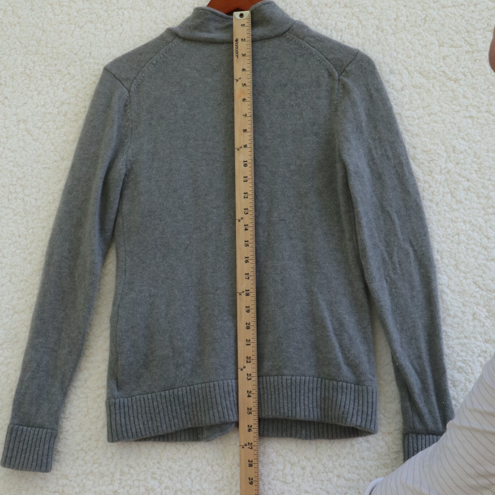 100% Merino Wool Size Small Fossil Sweater
