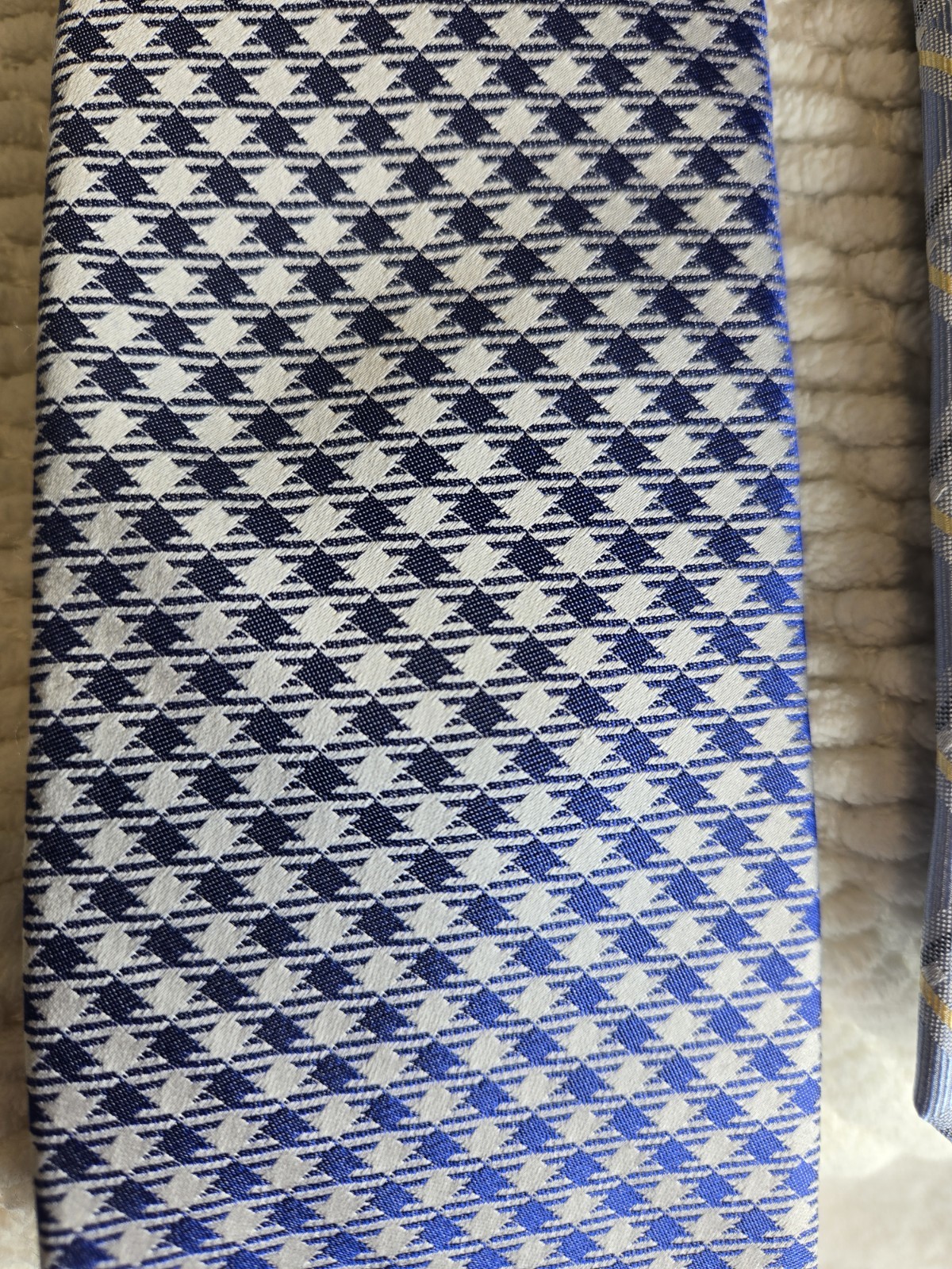 VGUC Hart Schaffner Marx 100% Silk Tie Bundle (Qty 2) 60 Inch Length 3.25 Width