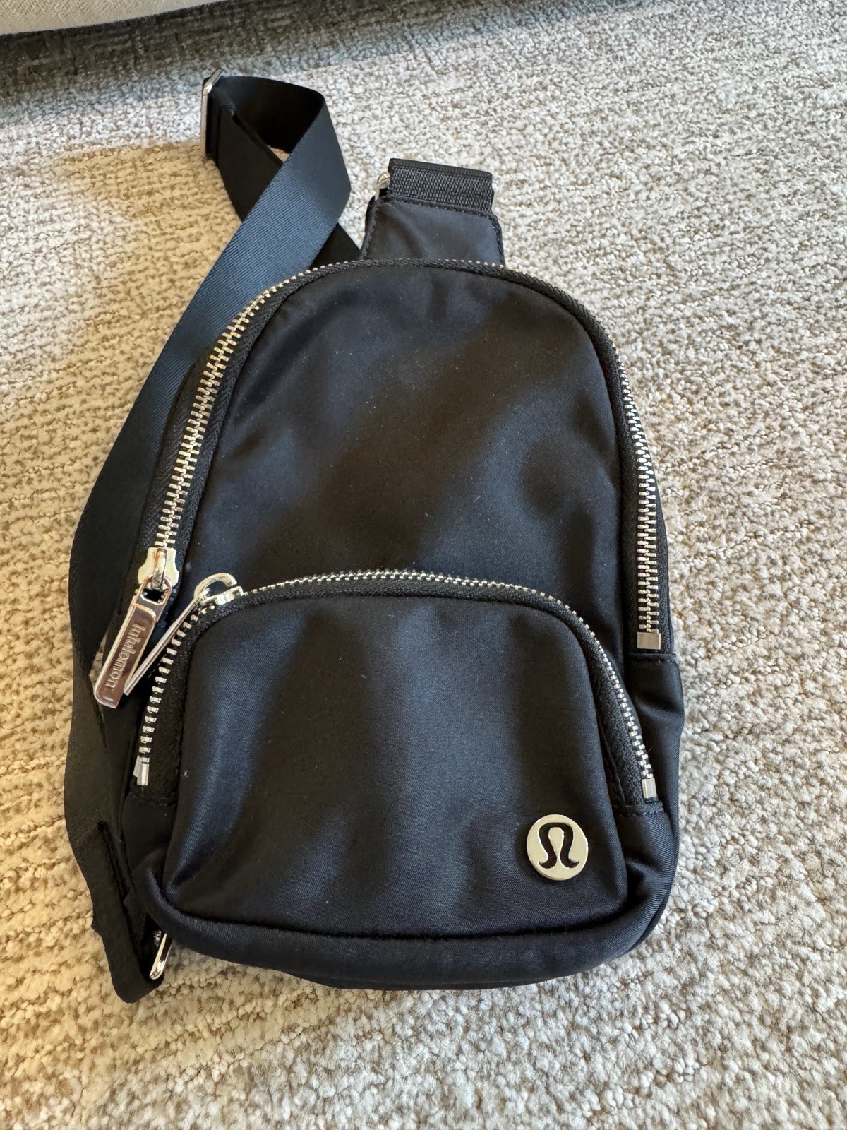 Lululemon Everywhere Sling Bag Small 2L Black Crossbody Backpack Mini