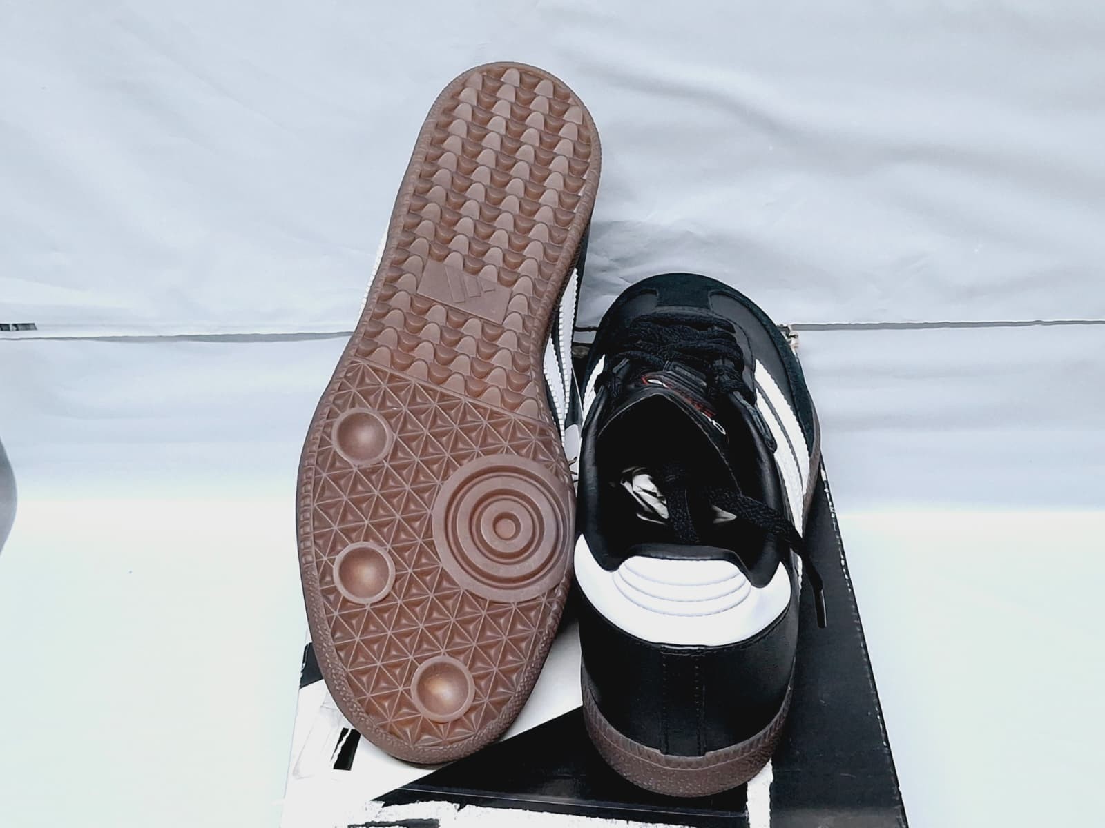 ADS-16 /Adidas Samba shoes, BLACK, size (8.5 US men-9.5US women) NEW/DAMAGED BOX