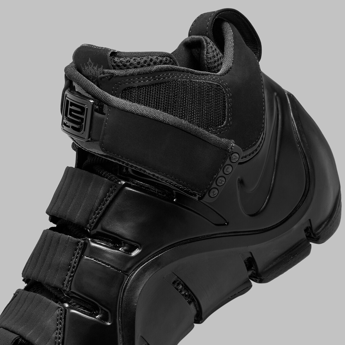 Nike LeBron James IV 4 Blackout Black Anthracite FJ1597-001 sz 9.5 Men’s