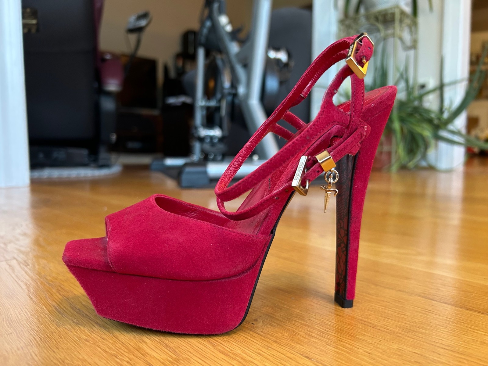 CESARE PACIOTTI Red Suede Platform Sandals Gold-Tone Charm SZ 5 IT 35 Good Cond.