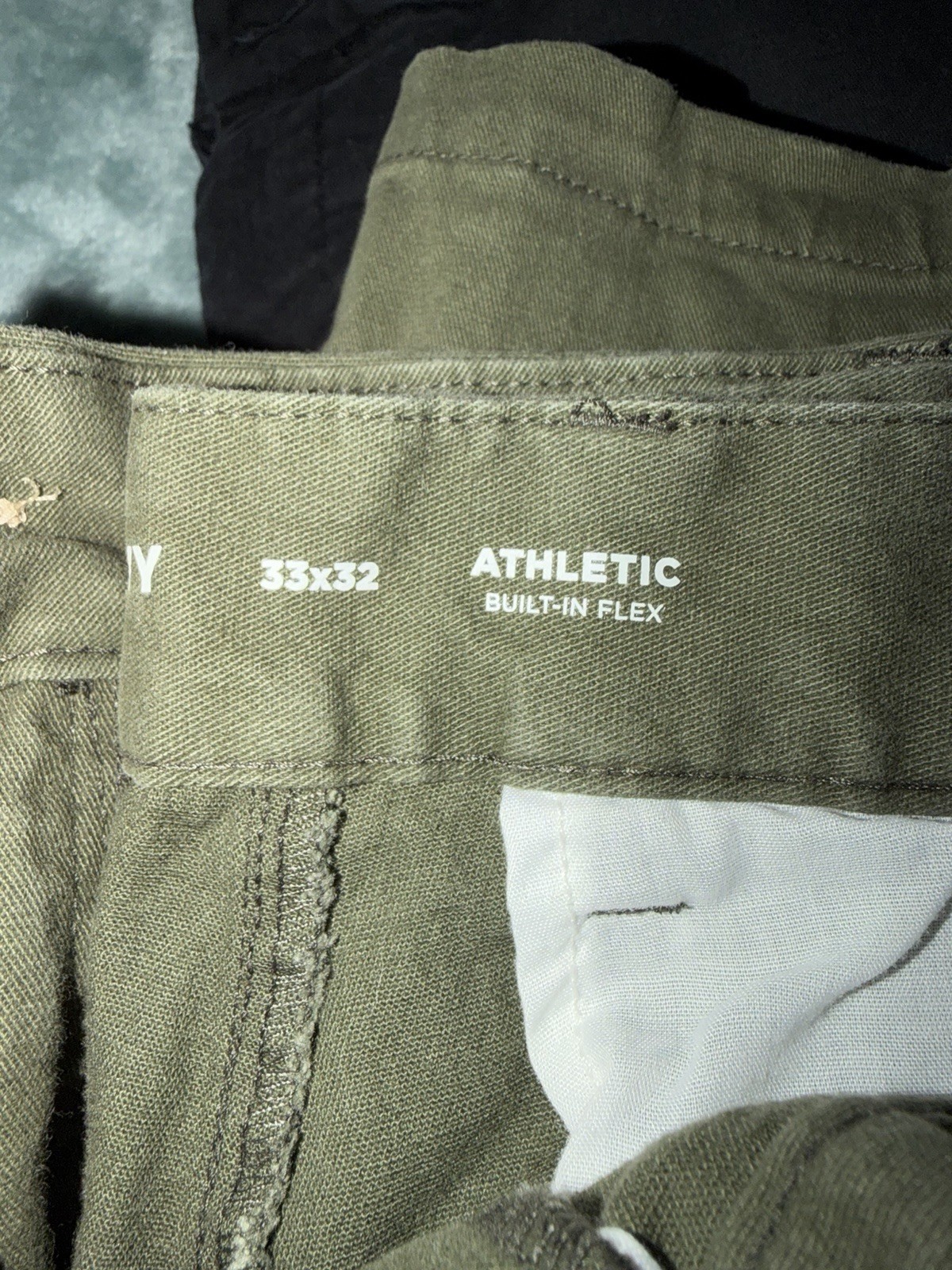 5 pairs of Old Navy Athletic Khakis Men’s Size 33 x 32 (READ DESCRIPTION)