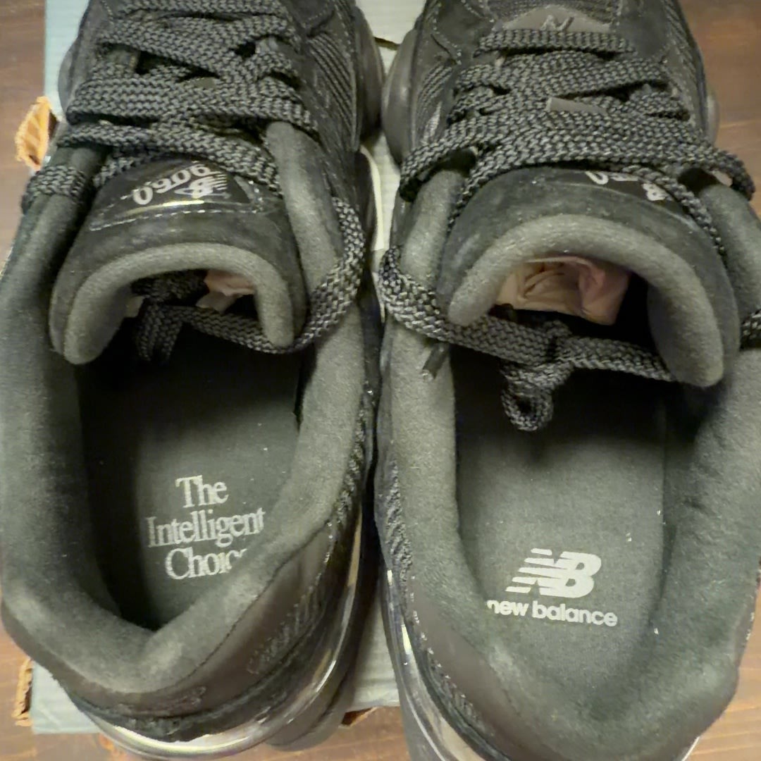 New Balance 9060 Triple Black (Pre-Owned) Size 8.5 (Damaged Box)