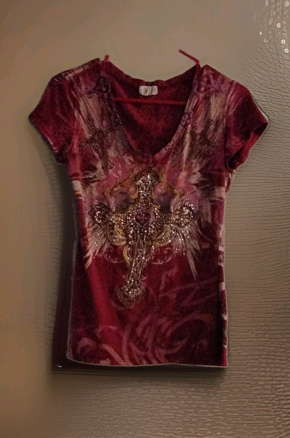Xavier Women’s S Burgundy/Pink V-Neck Short Sleeve Rhinestone Cross T-Shirt