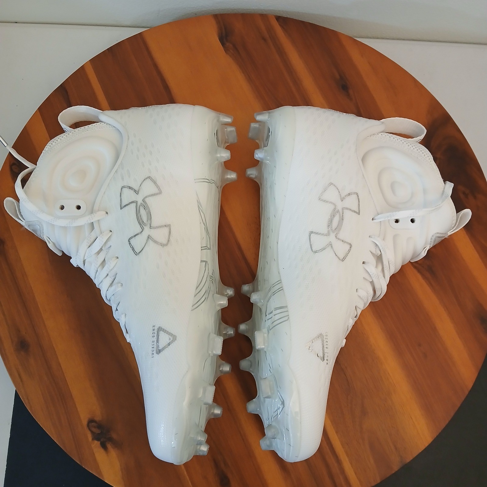 Under Armour Spotlight Lux MC 2.0 Mens 9.5 White Football Cleats 3025082