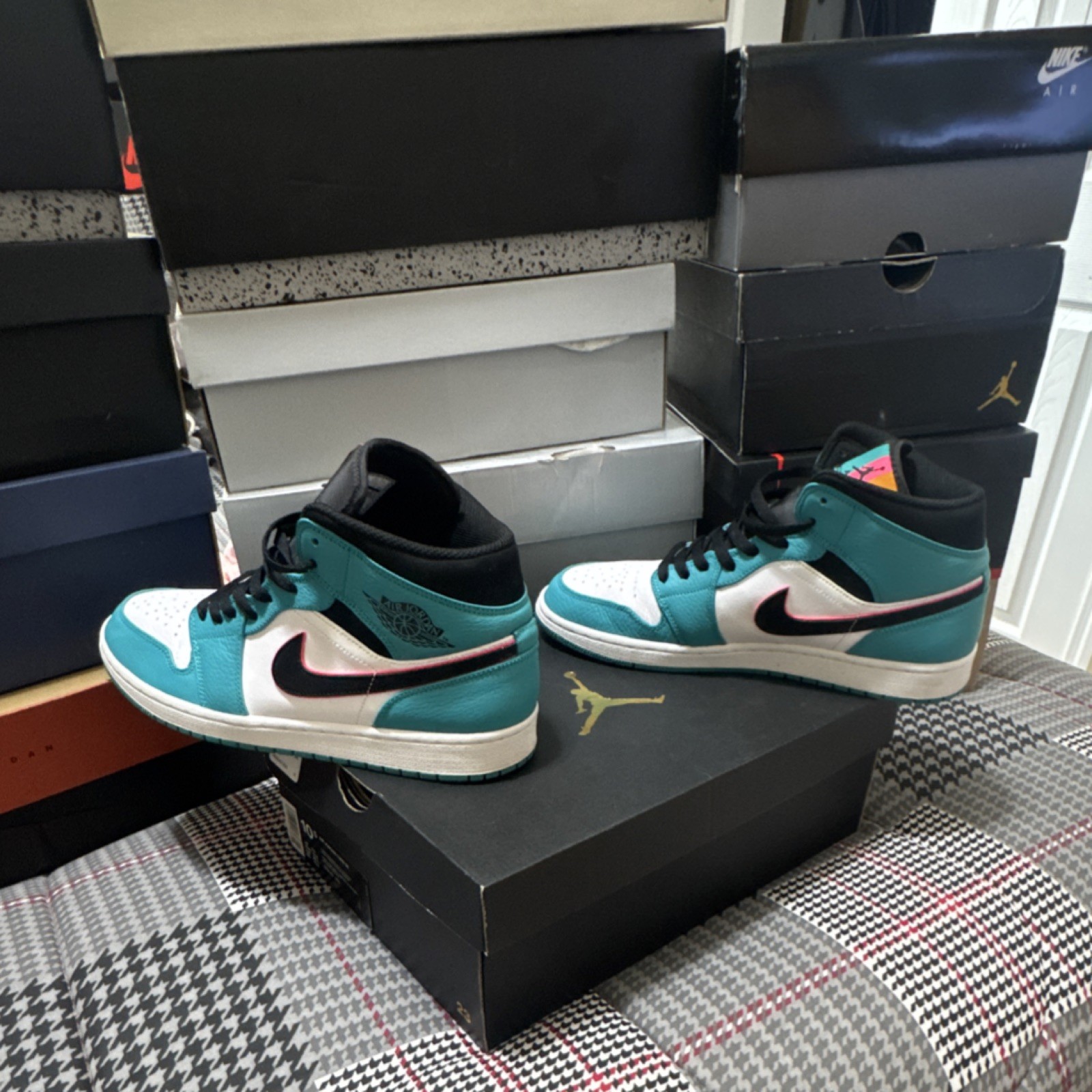 Jordan Air Jordan 1 Mid SE Turbo Green/Black-Hyper Pink South Beach 852542-306