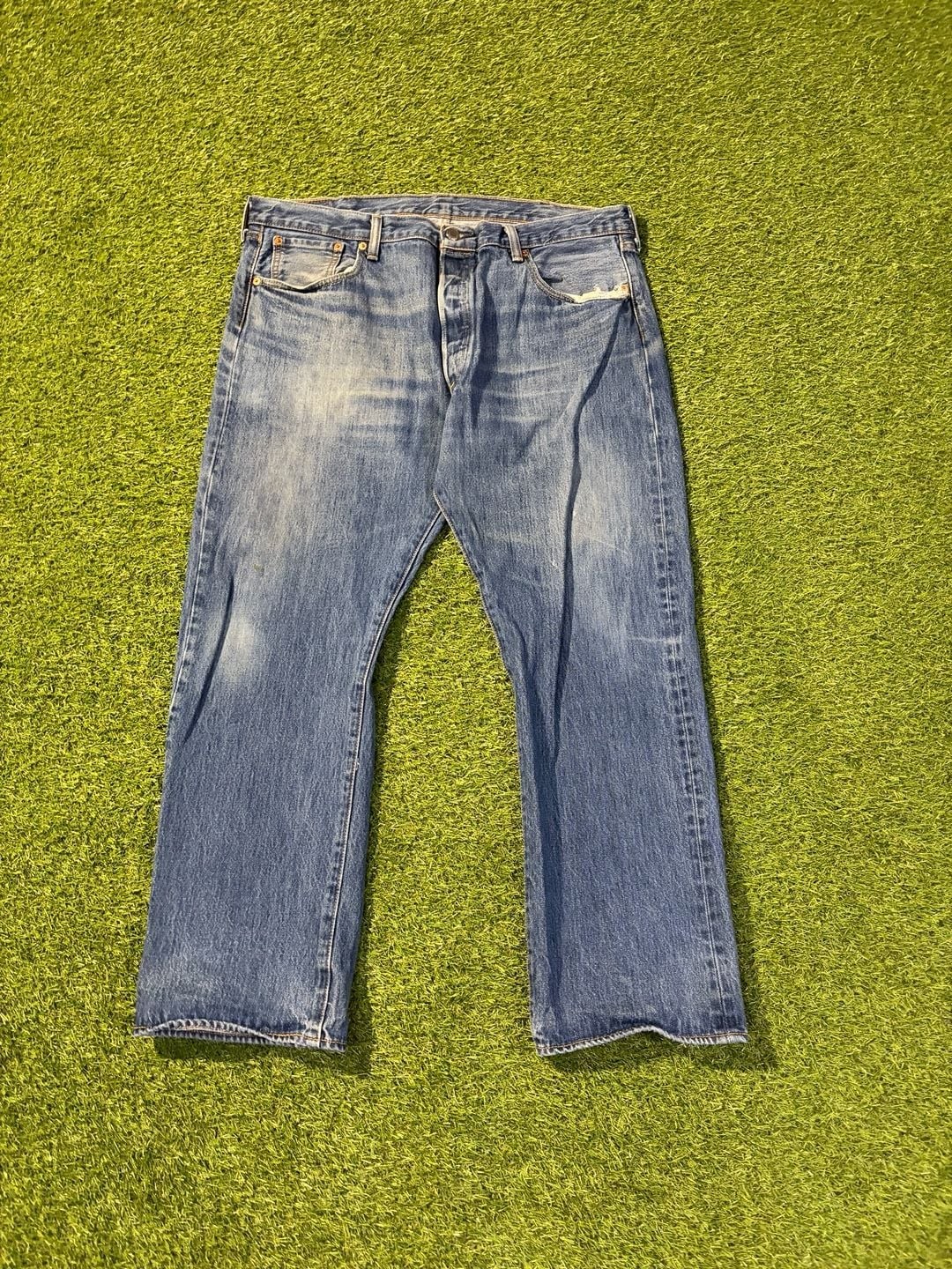 Baggy Levi’s 501 Original Fit Button Fly Medium Wash Denim Jeans – Size 40×30