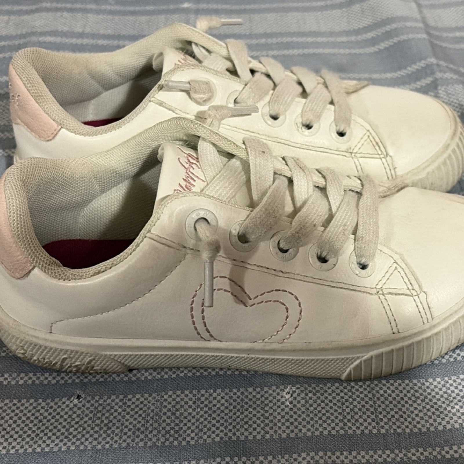 Blowfish White Pink Heart Logo Lace Up Low Top Sneakers Synthetic PU Casual