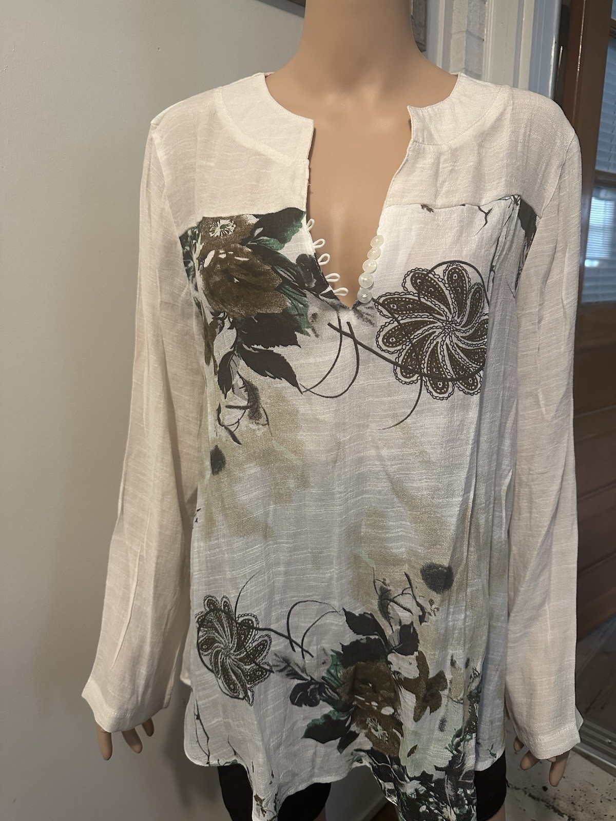 Woman Tunic / Top Semi Sheer Long Sleeves V Neck Floral XL